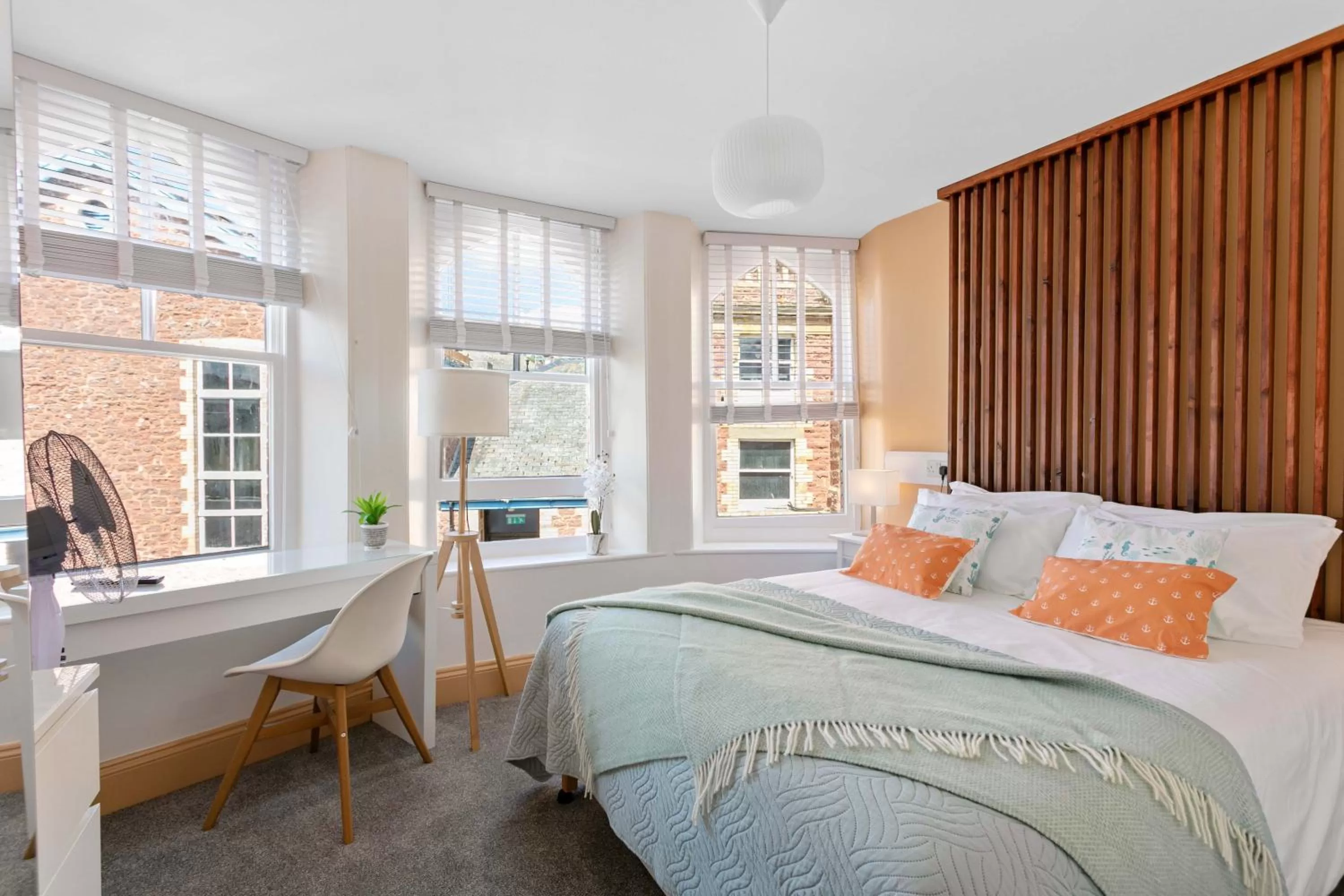 Bed in Park View R & R - Adult Only - Self-Catering - Free Parking - EV Point