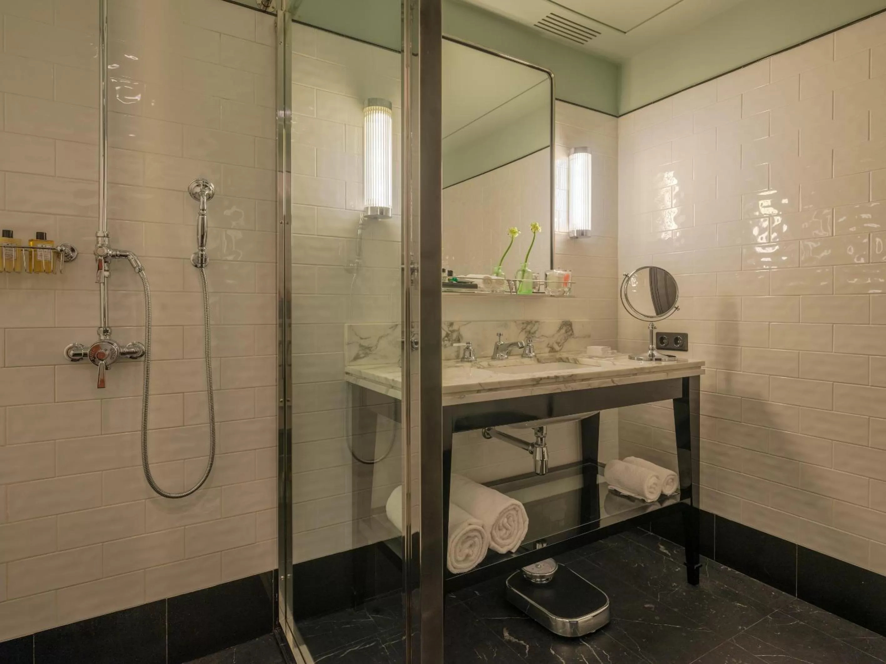 Shower in Wittmore Hotel - Adults Only, Small Luxury Hotels