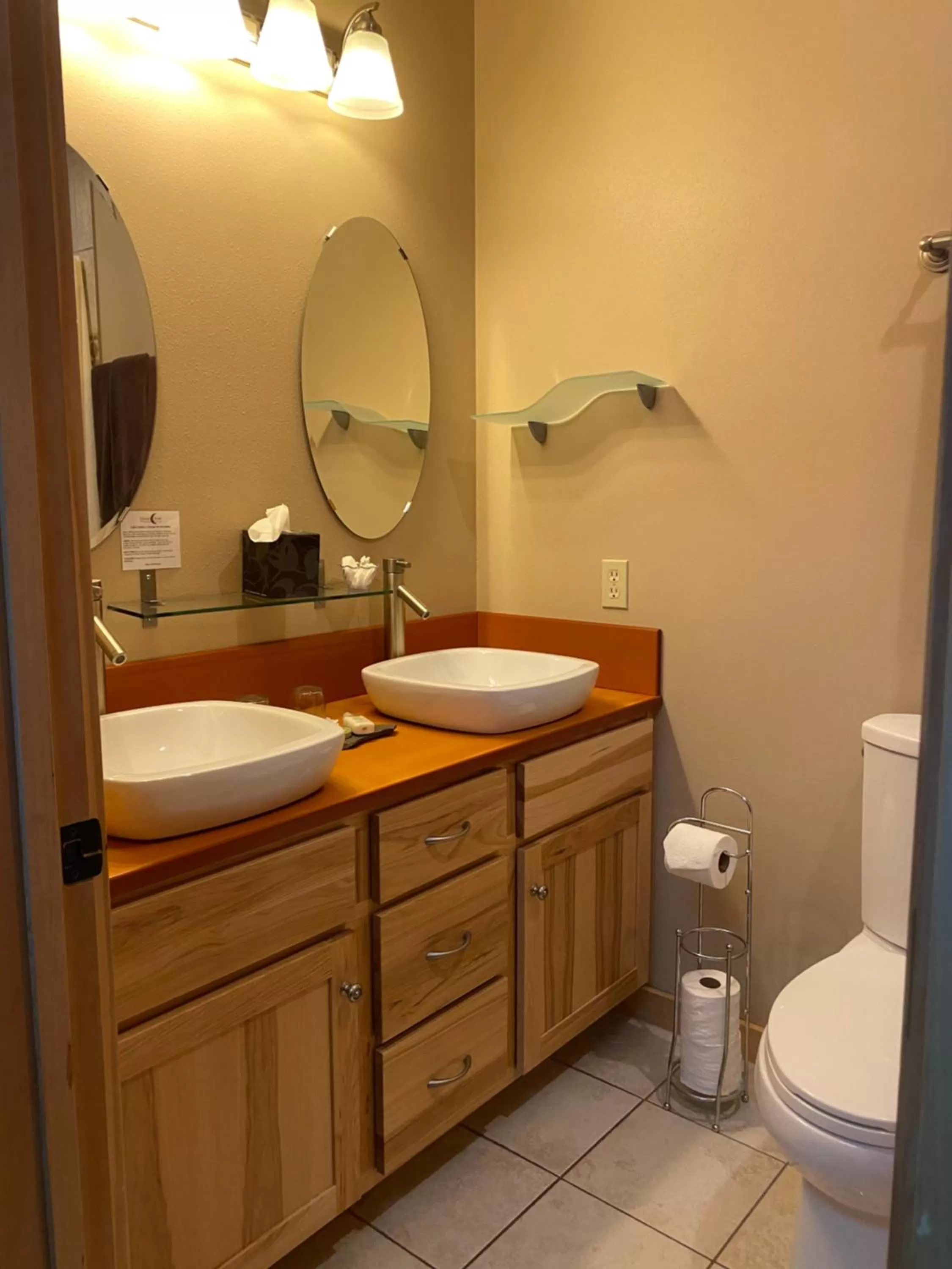 Bathroom in Twisp River Suites