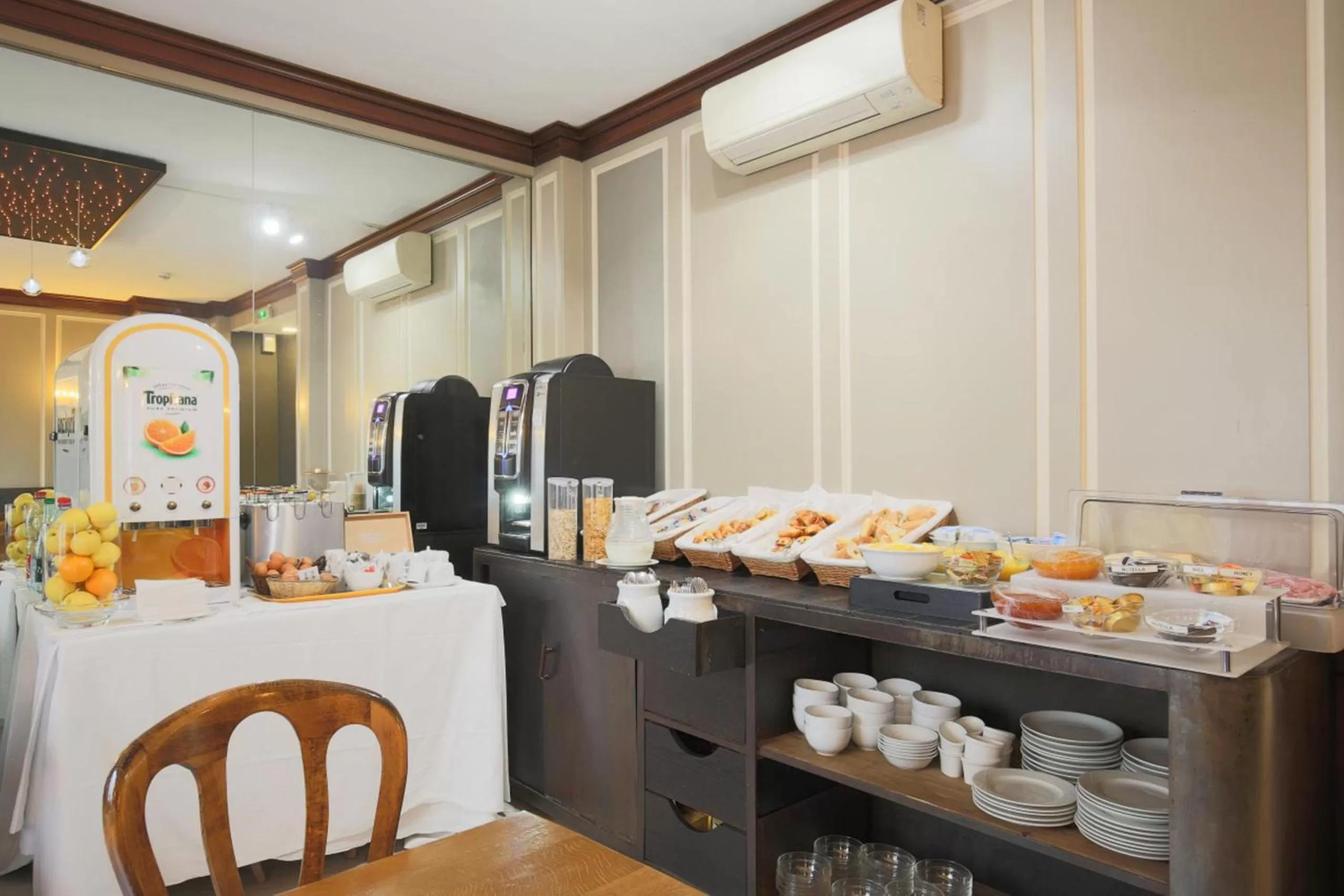 Breakfast in Grand Hôtel Des Gobelins