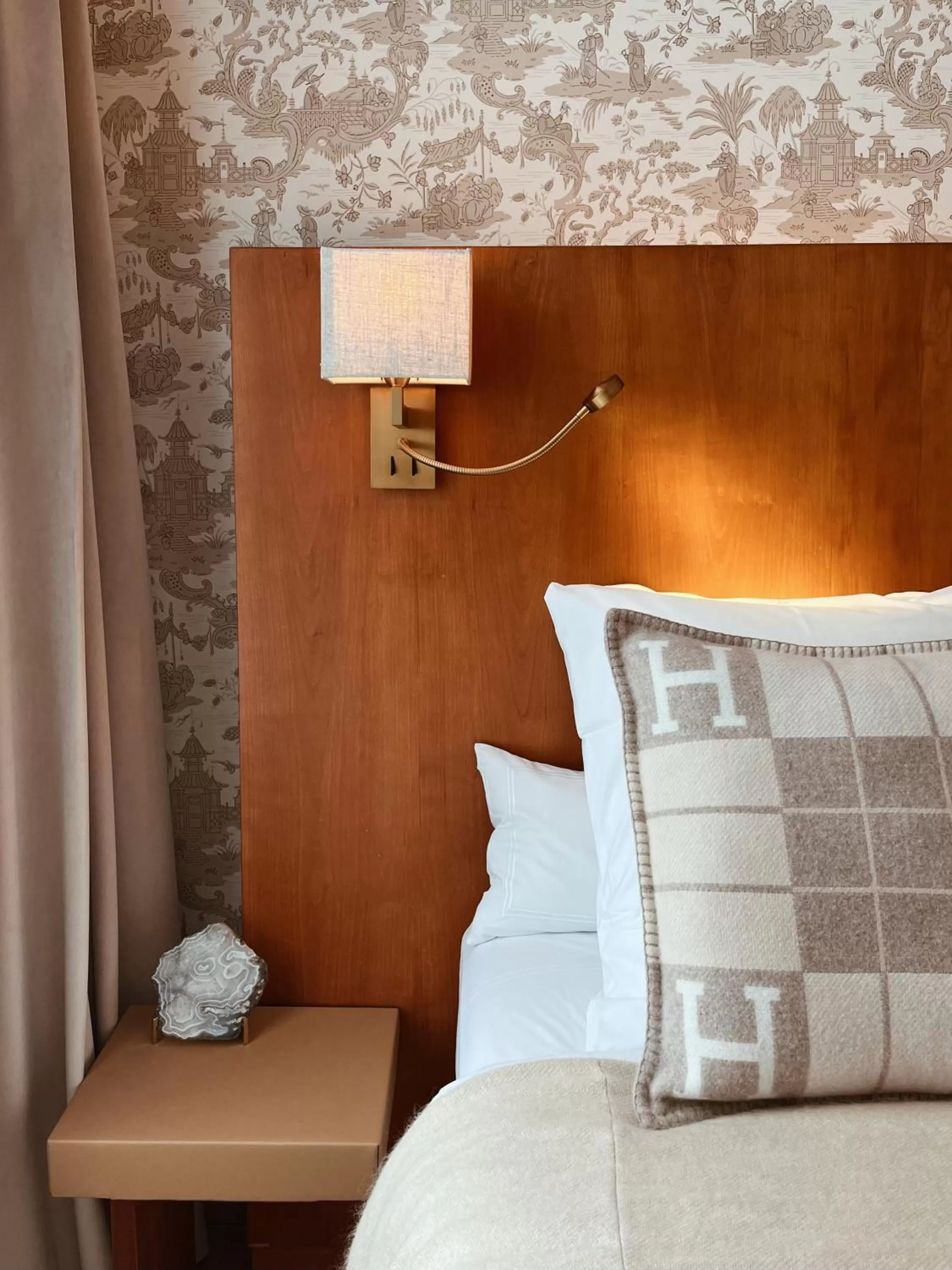 Bed in Hotel Van Cleef