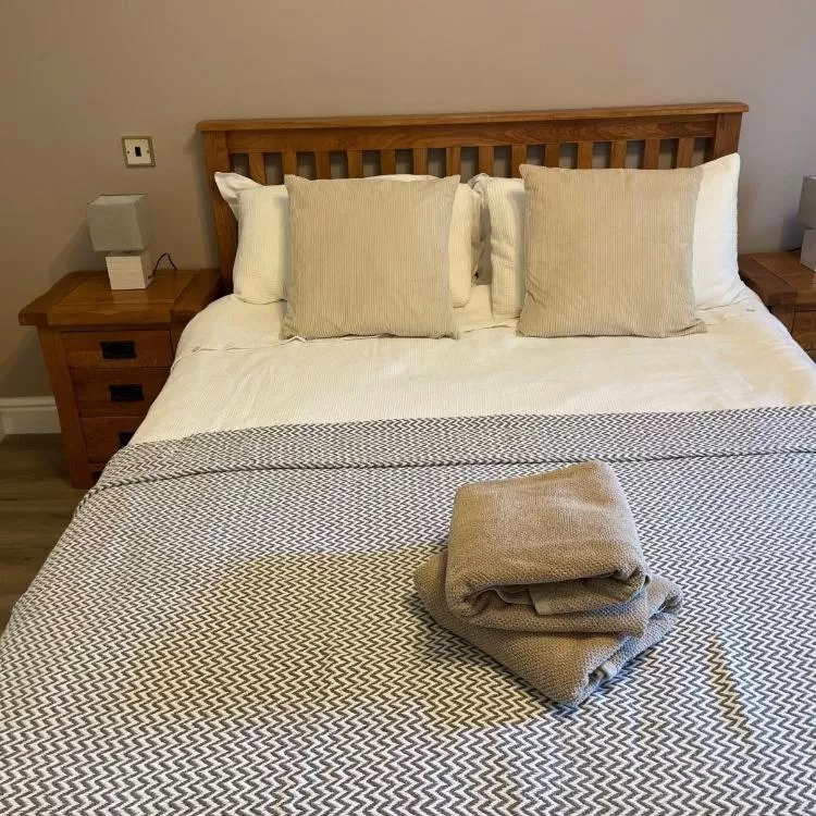 Bed in The Cottage Inn