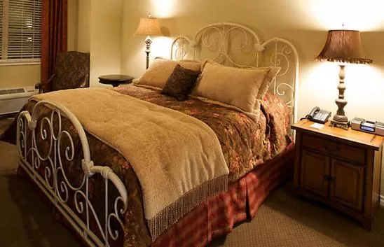 Bed in Wildcatter Ranch and Resort