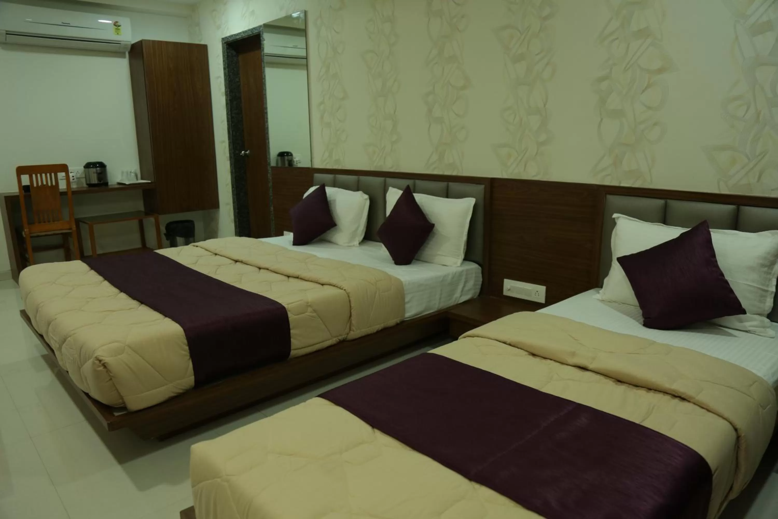 Photo of the whole room, Bed in The Pacific Hotel