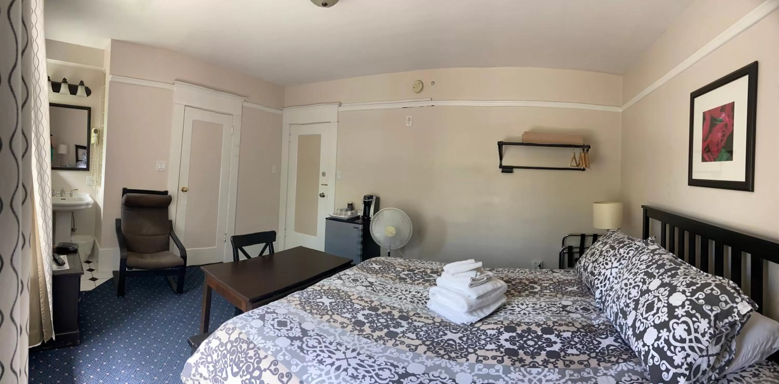 Bed in Windsor Guest House