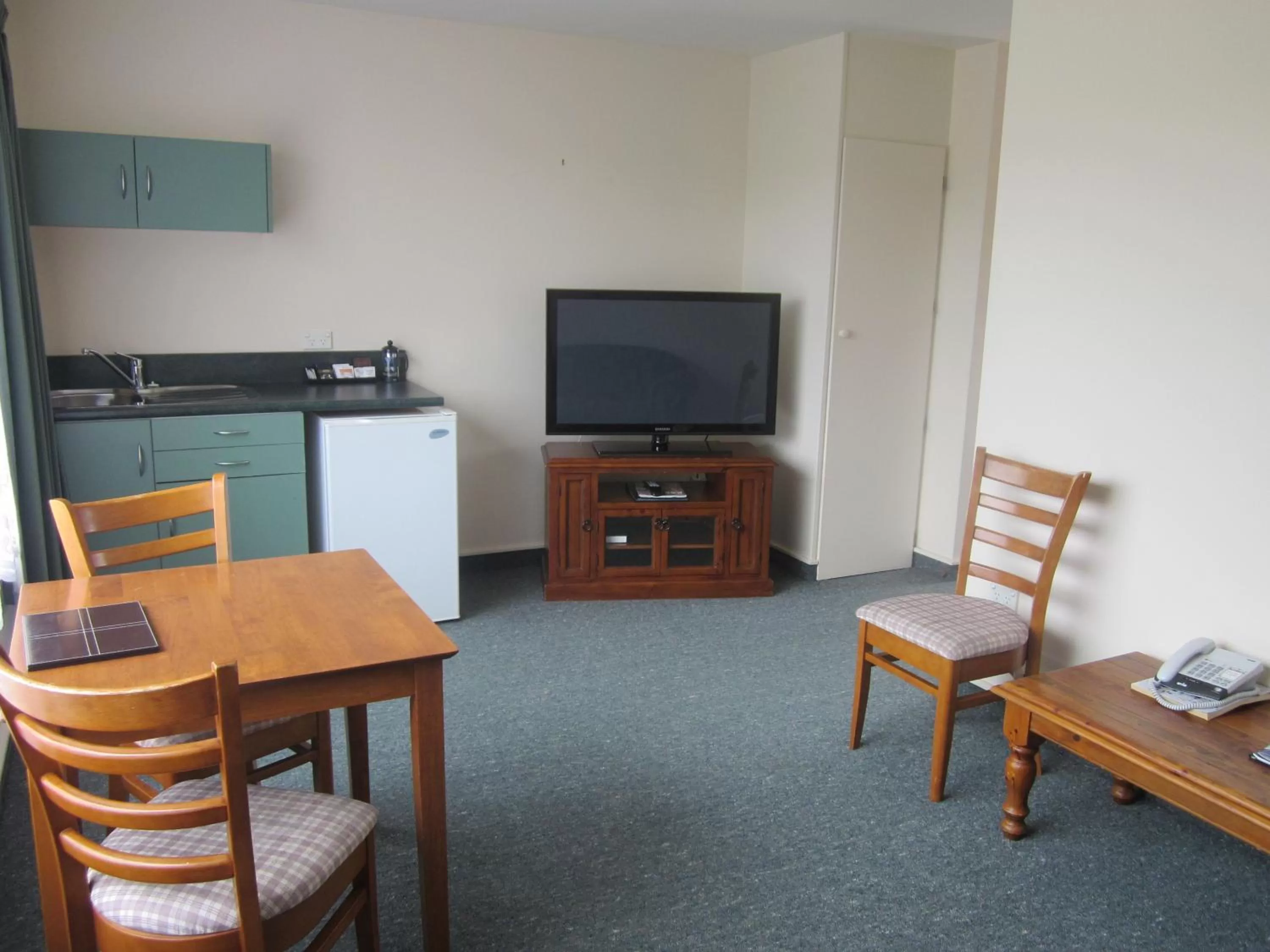 Living room in Ascot Oamaru Motel