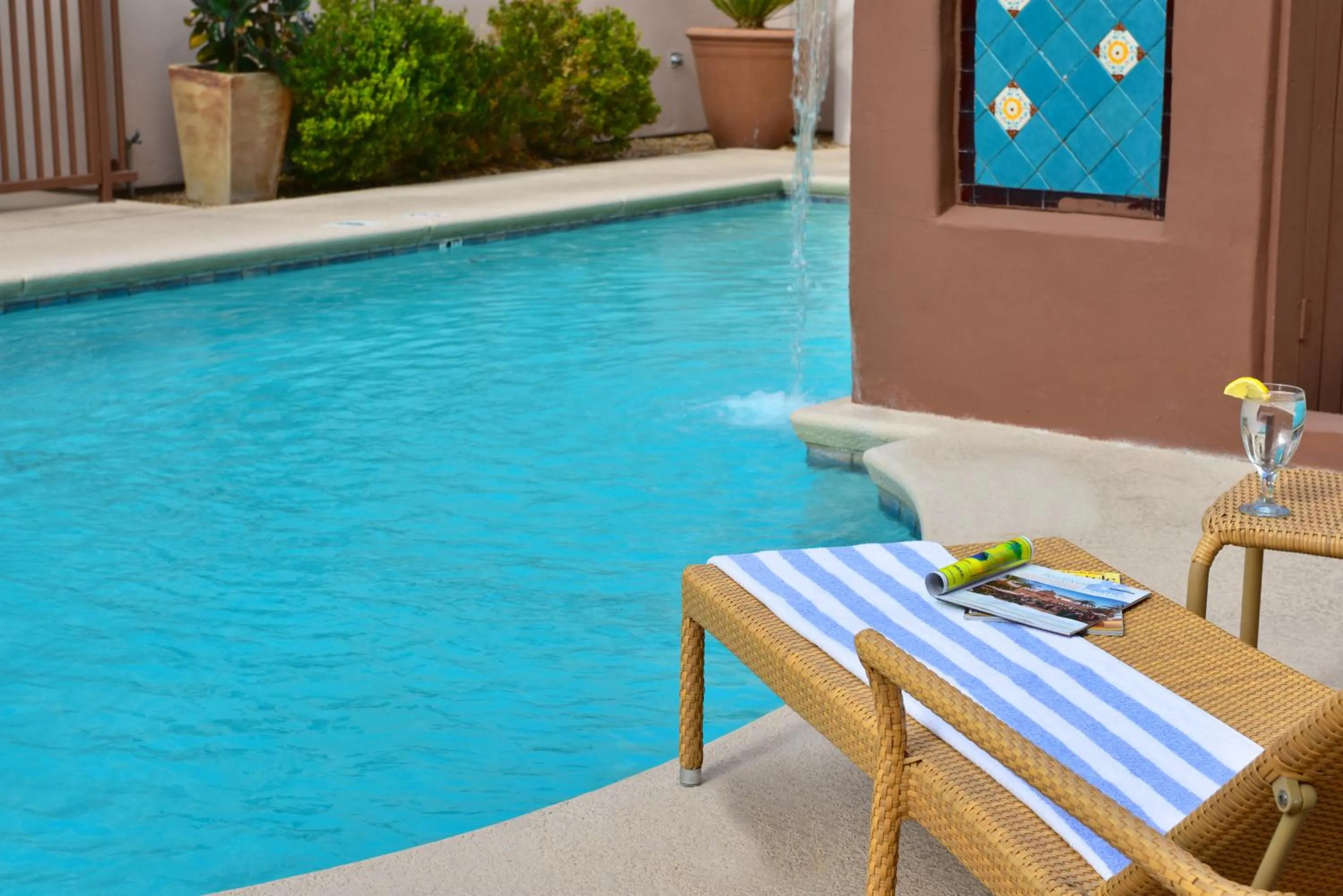 Swimming pool in Lodge On The Desert