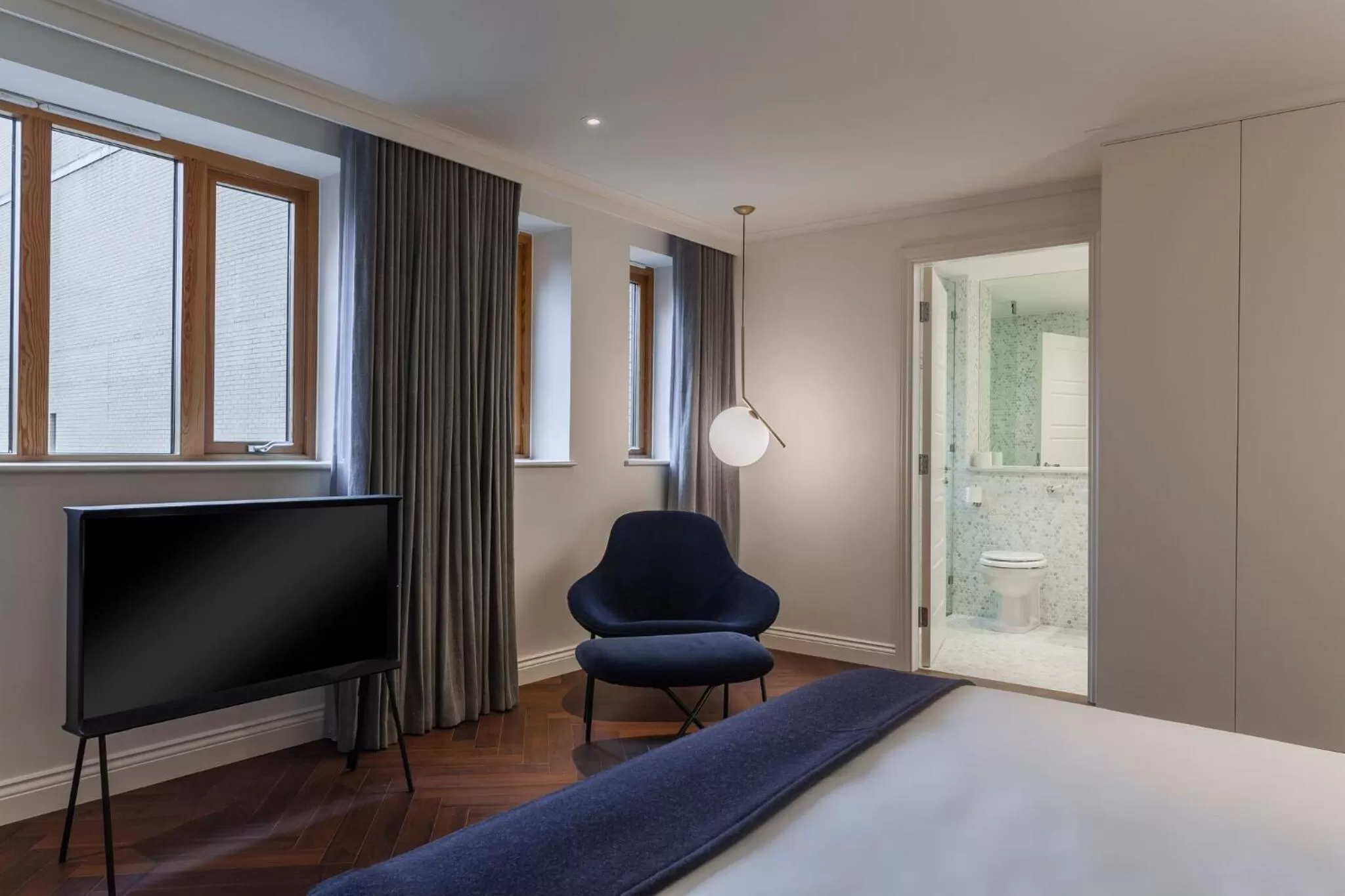 Bed in The Roseate Reading