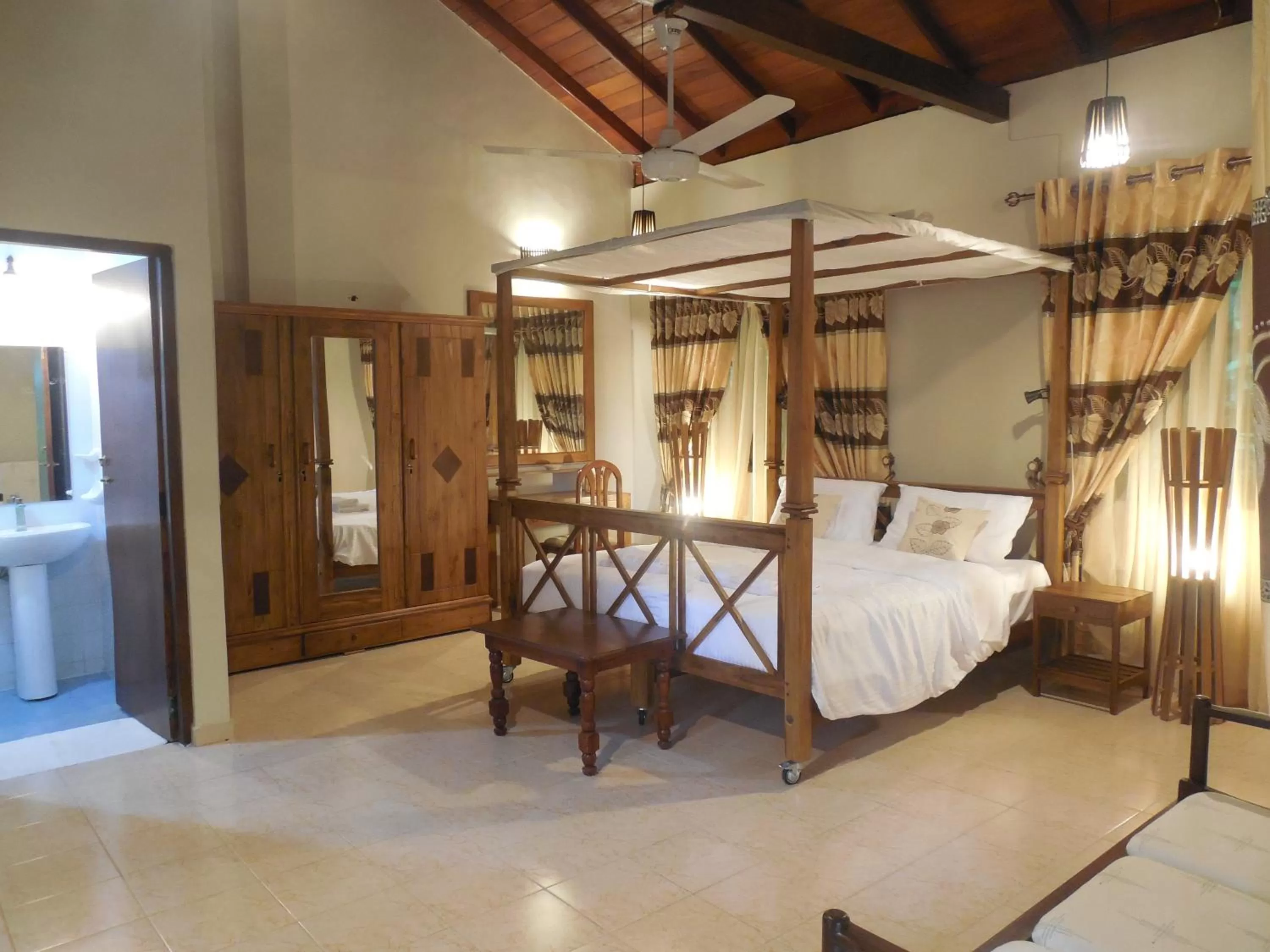 Property building, Bed in Le leopard d 'argent