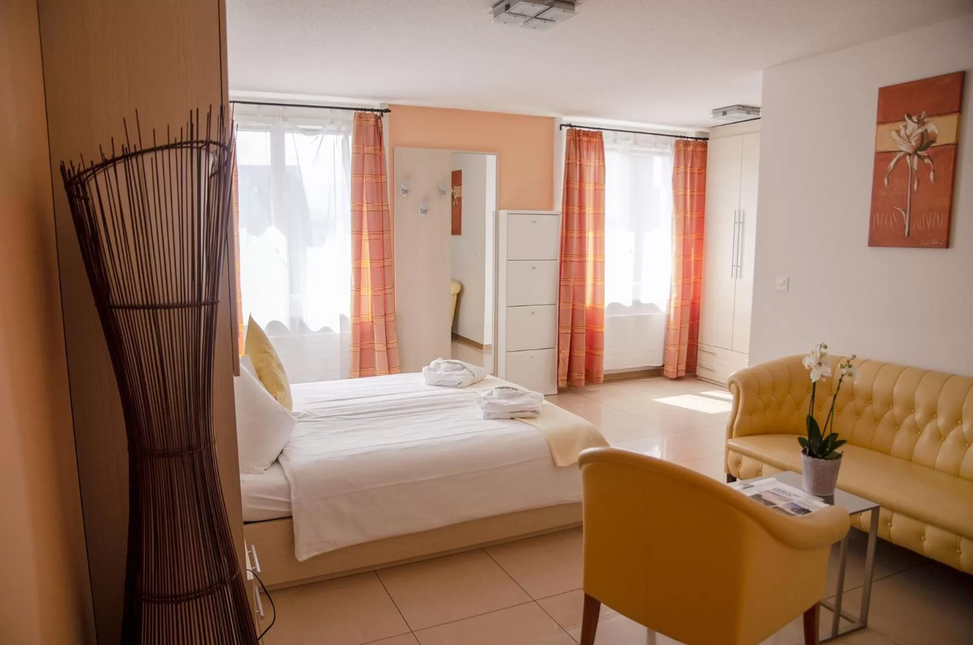 Photo of the whole room, Bed in Hotel du Faucon