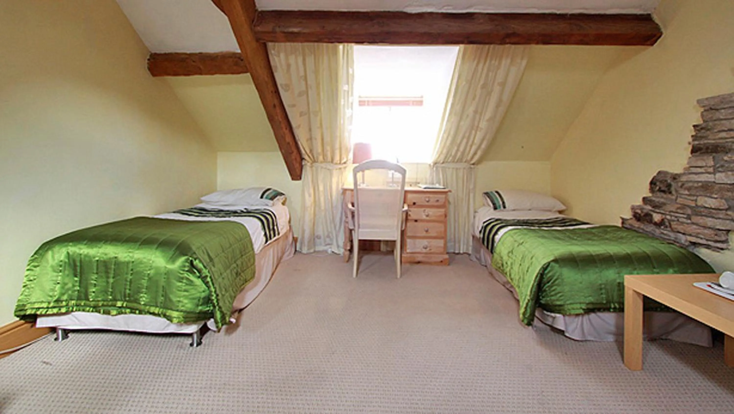 Day, Bed in Centre Of Britain Hotel