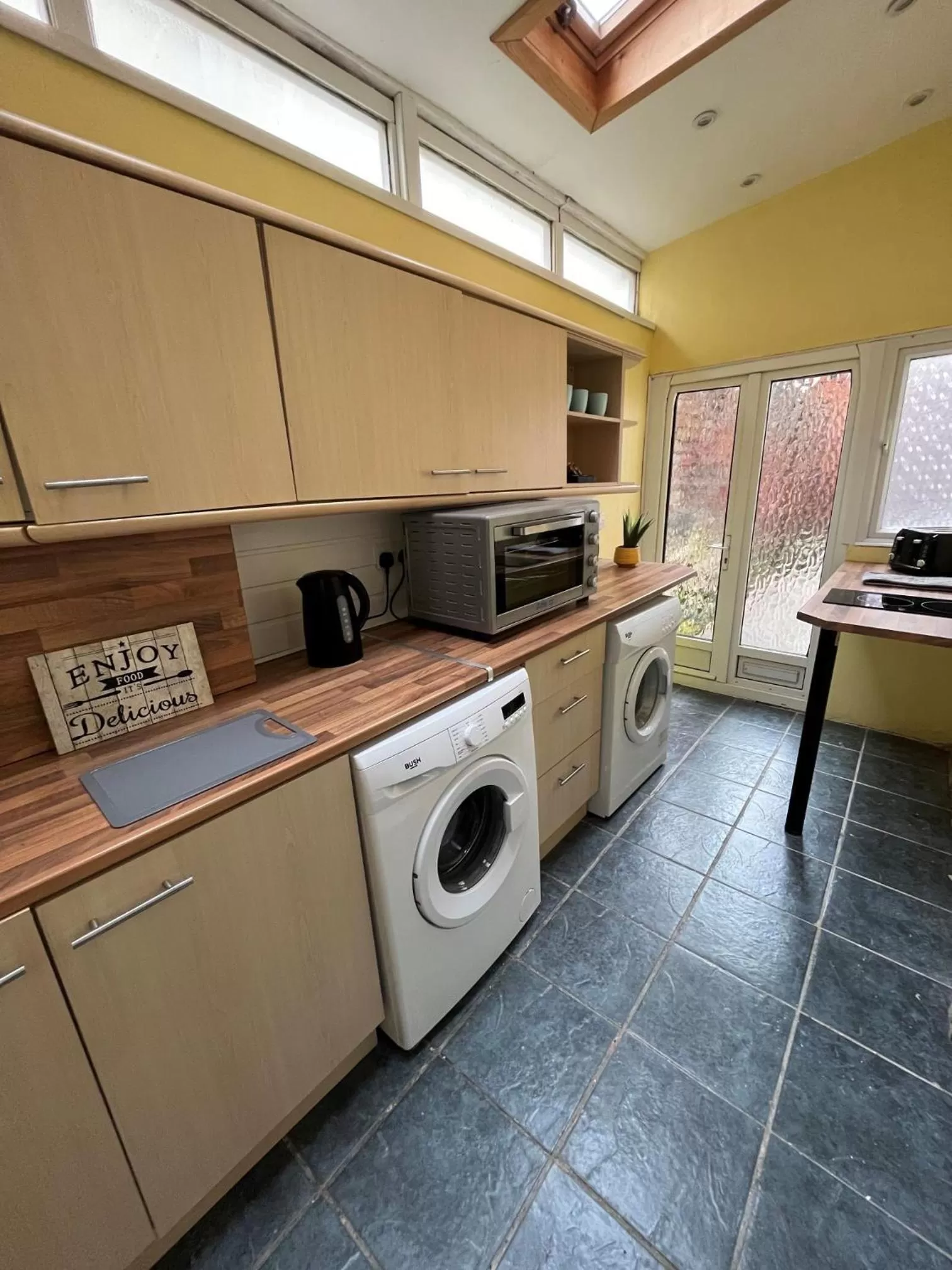 Kitchen or kitchenette, Kitchen/Kitchenette in New Derina Hotel