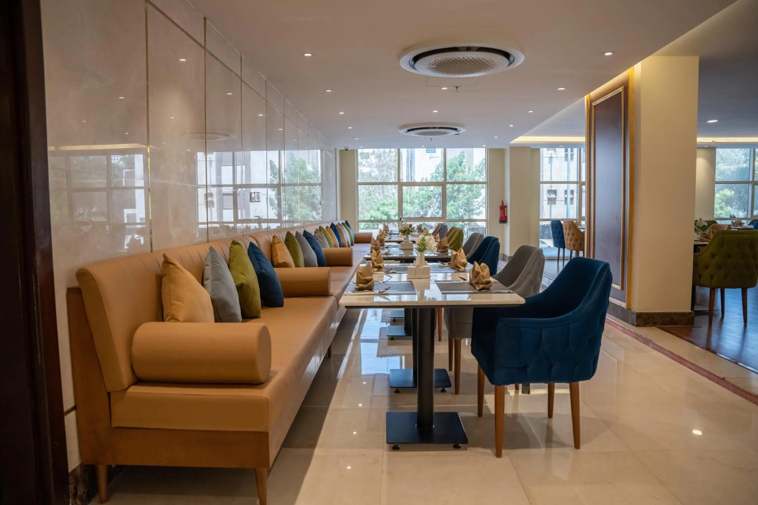 Restaurant/places to eat in Rosemond Al Hamra