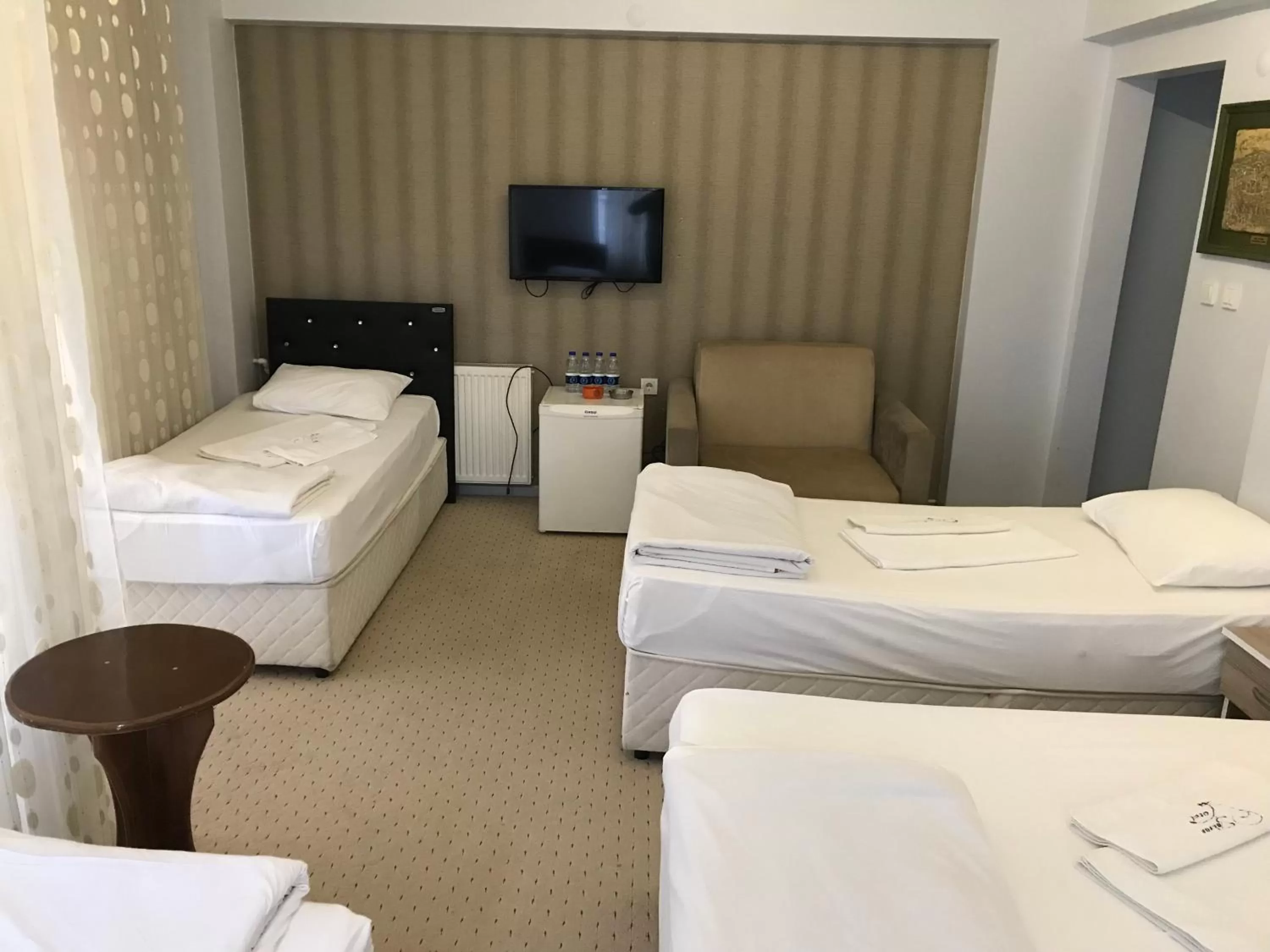 Photo of the whole room, Bed in Sakran Hotel