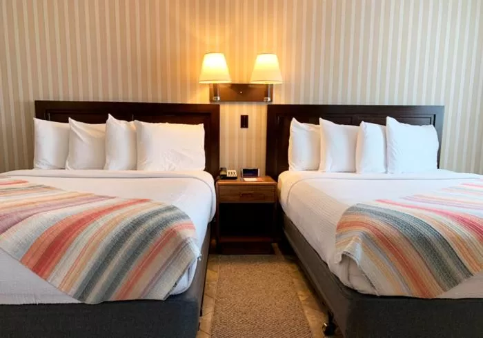 Bed in Coachman Inn Oak Harbor