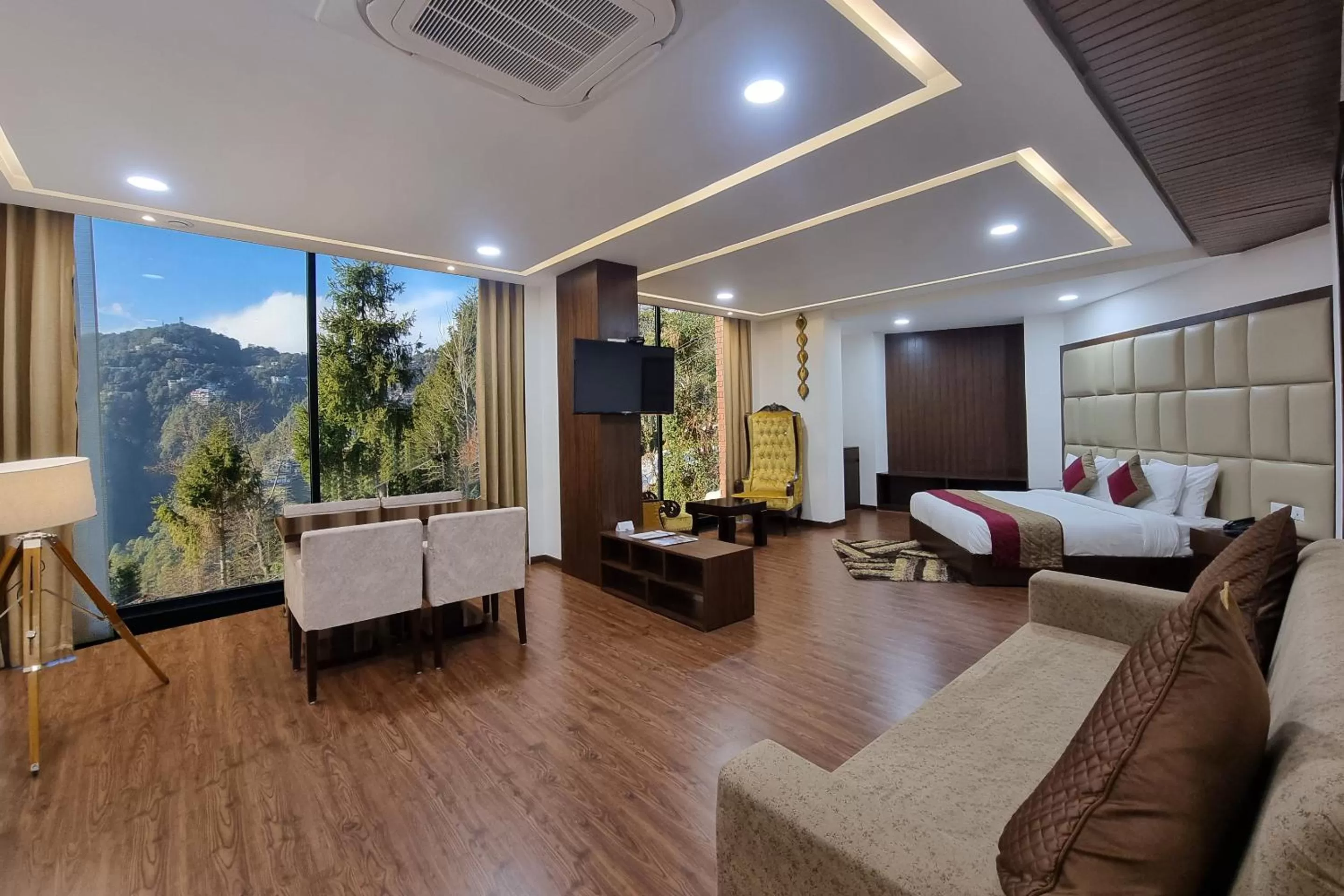 Photo of the whole room, Bed in Best Western Dalhousie