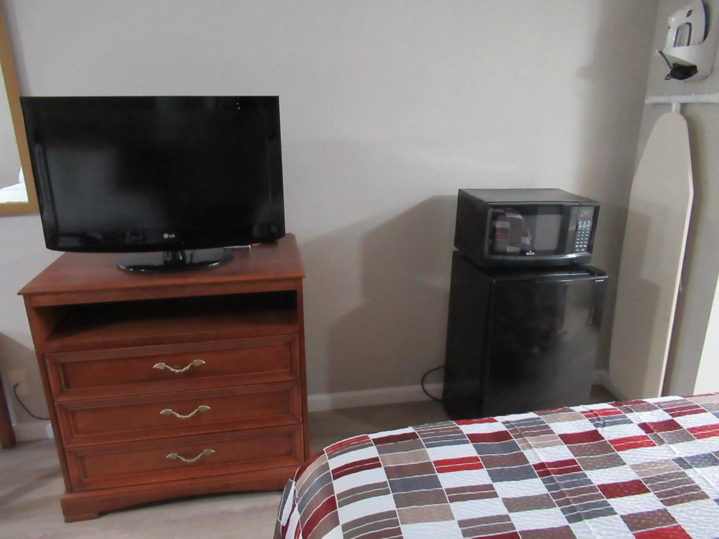 Superior King Room Smoking in Red Roof Inn Walton - Richwood