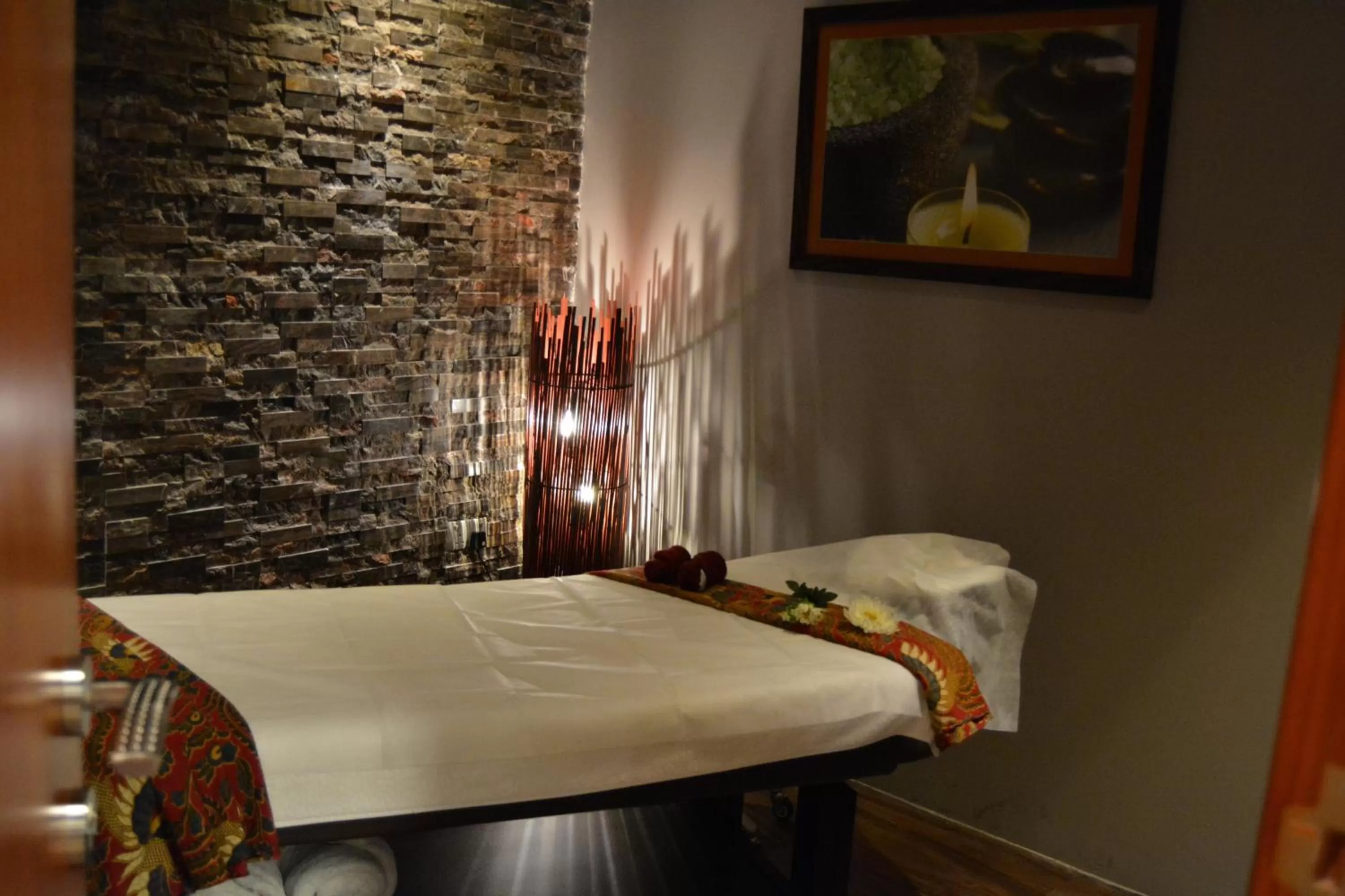 Spa and wellness centre/facilities, Bed in Ibis Styles Dubai Jumeira