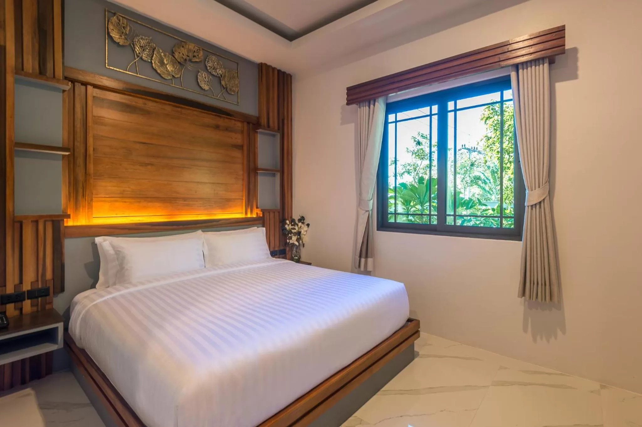 Photo of the whole room, Bed in Loy Chalet