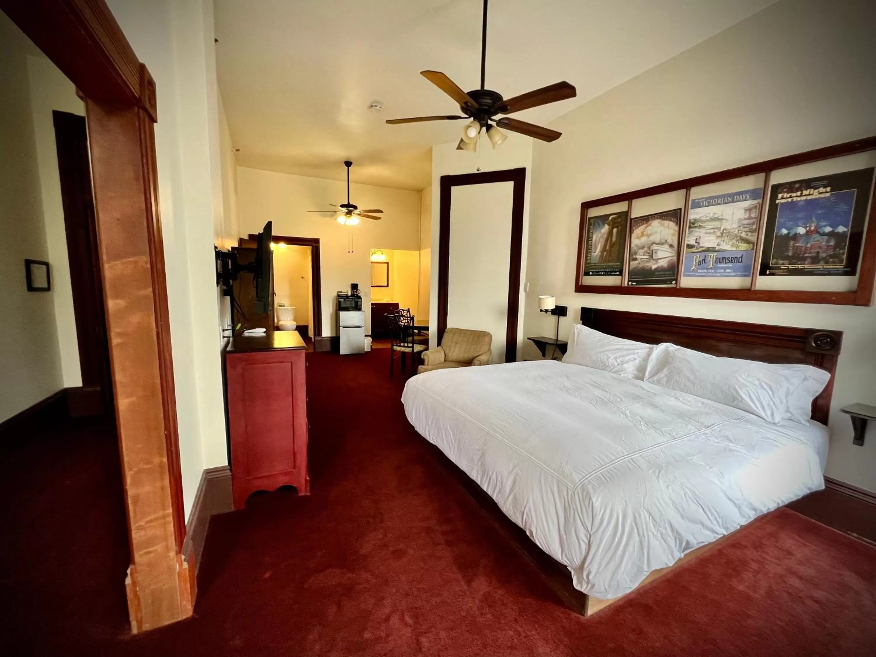 Bed in The Monarch Hotel