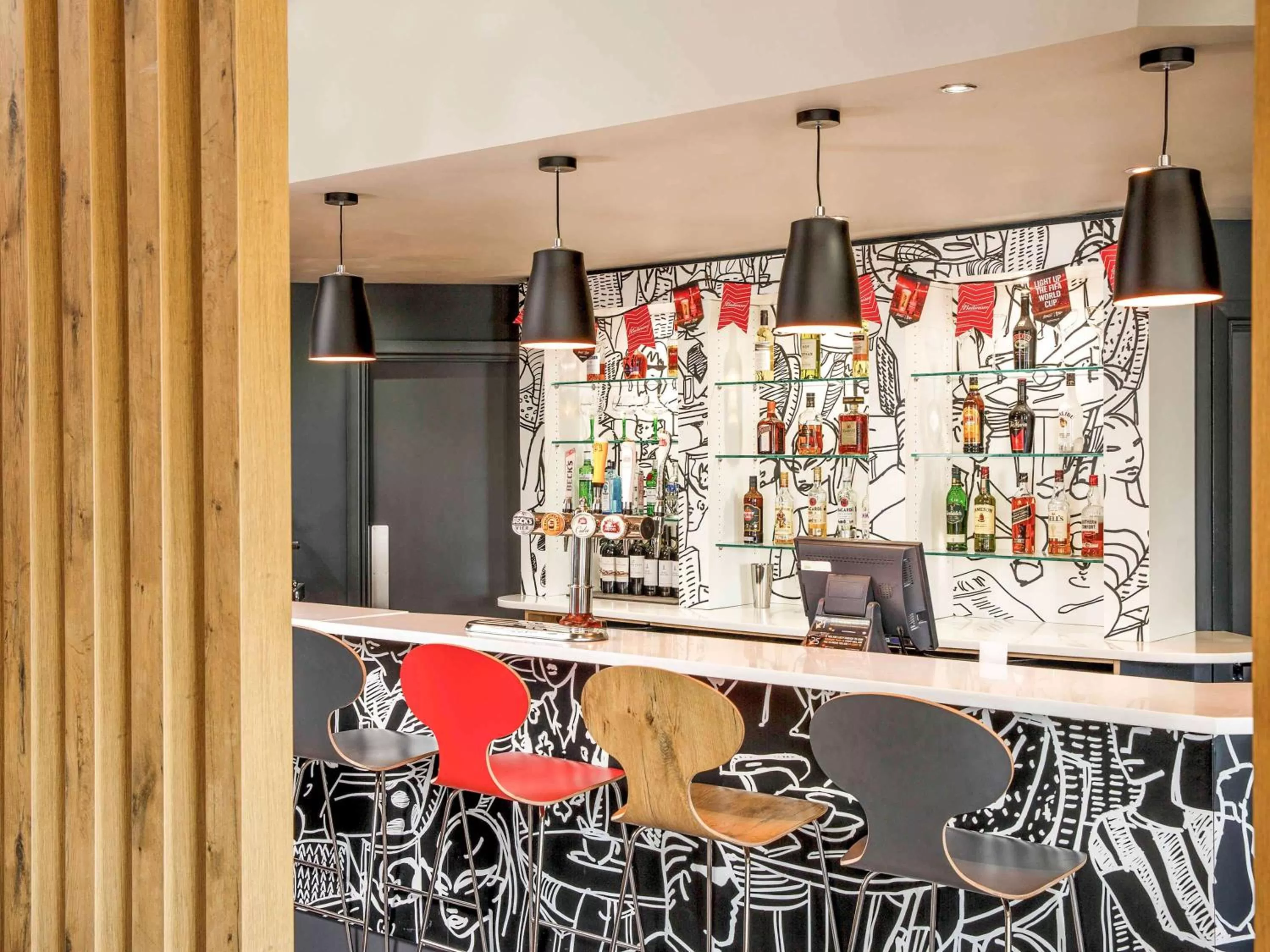 Lounge or bar in ibis Coventry Centre