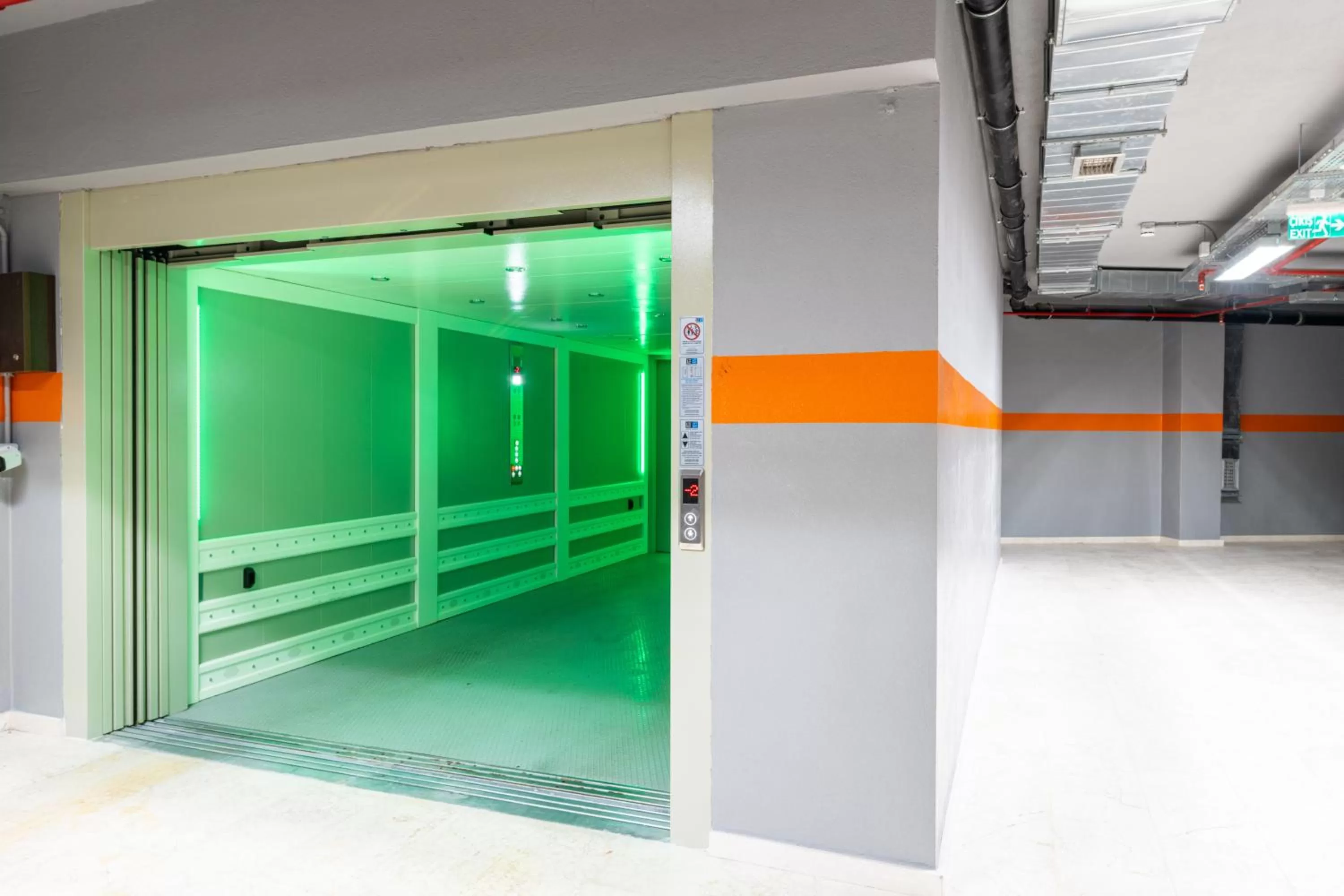 Parking in Aprilis Deluxe Hotel