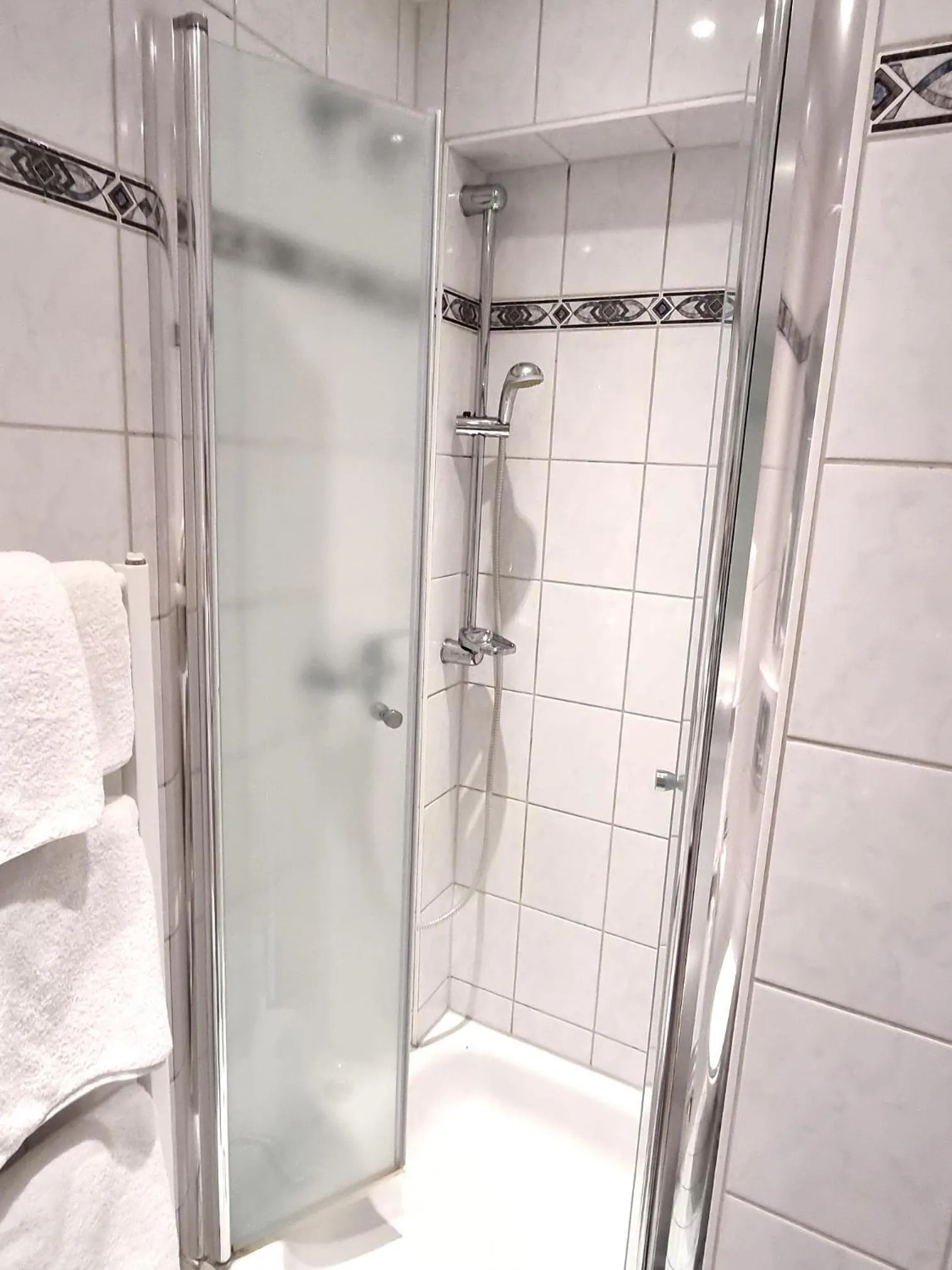 Shower in Adler Hotel Frankfurt