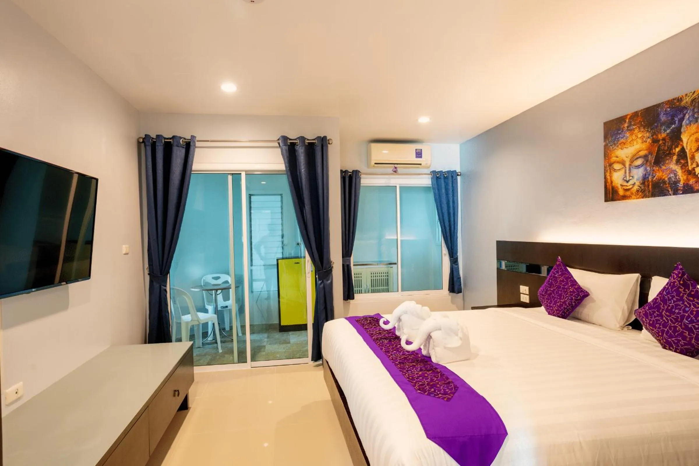 Photo of the whole room, Bed in The Great @Patong Hotel