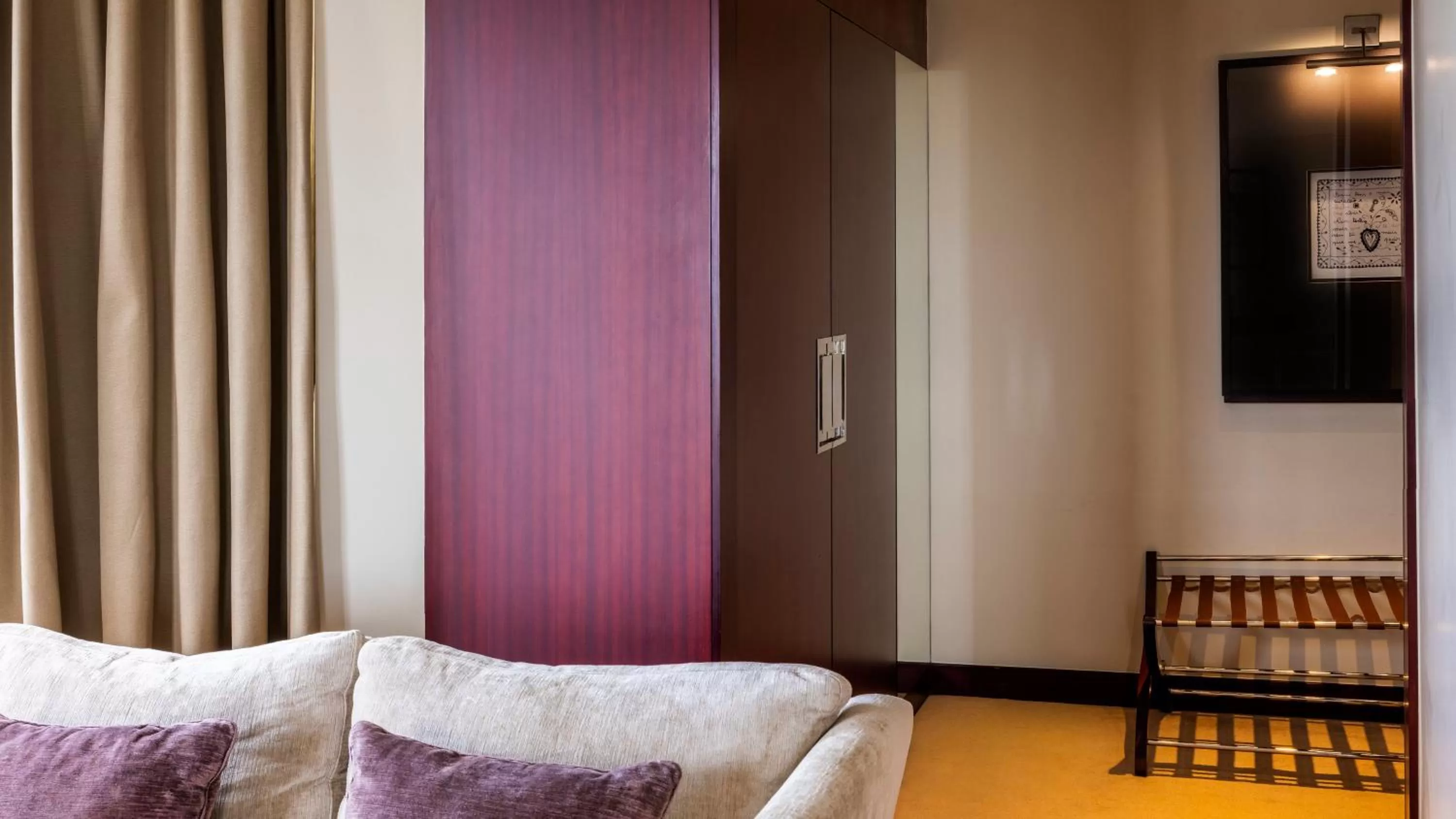 Photo of the whole room, Bed in Crowne Plaza Porto by IHG