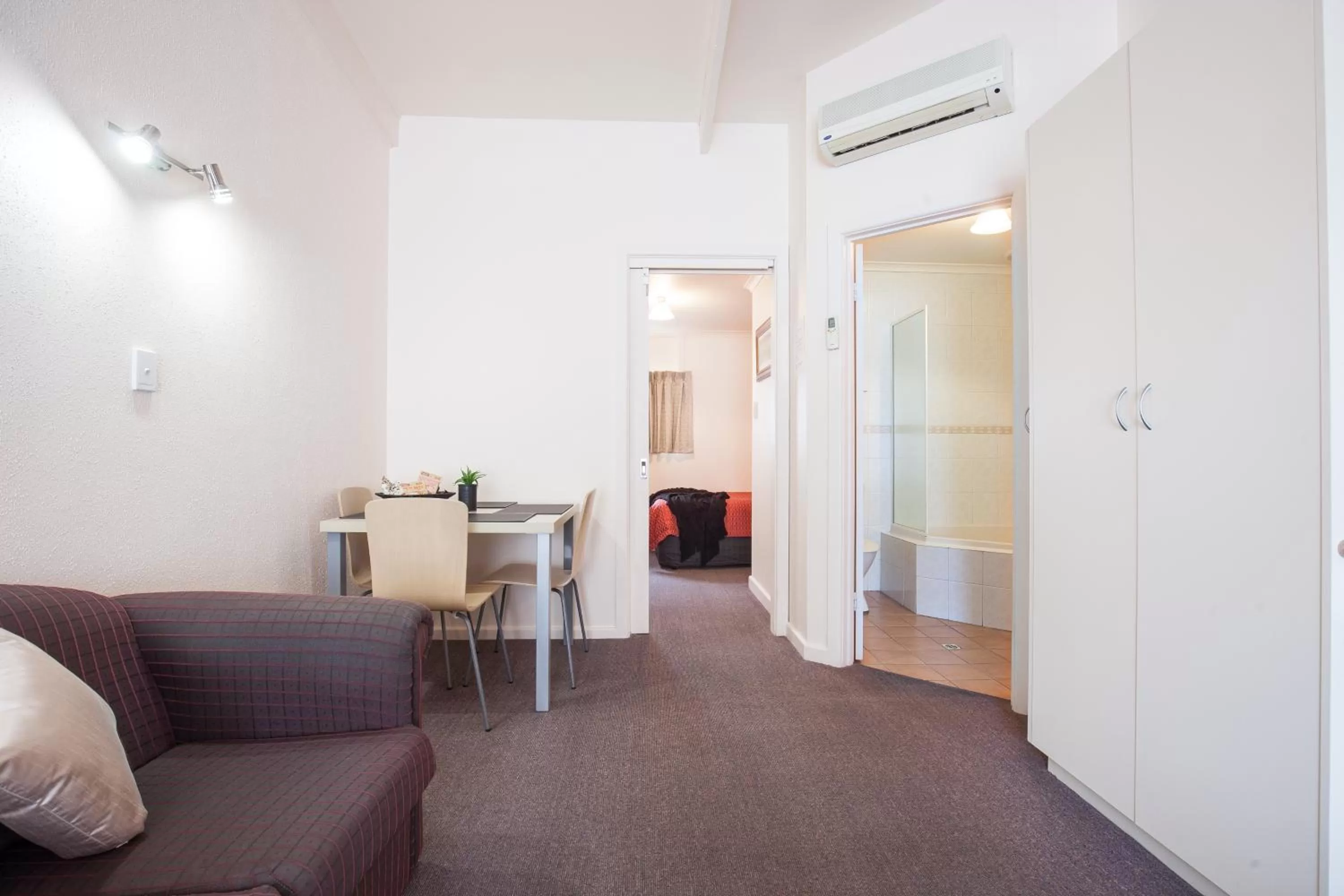 Photo of the whole room in Mid City Motel