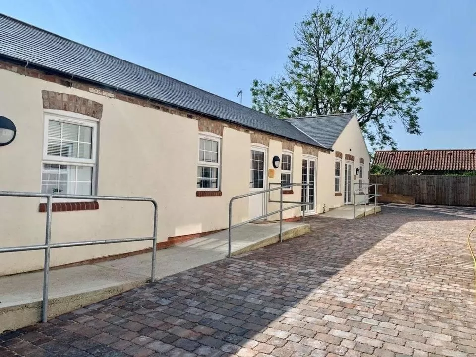 Cottage with Garden View in Royal Oak