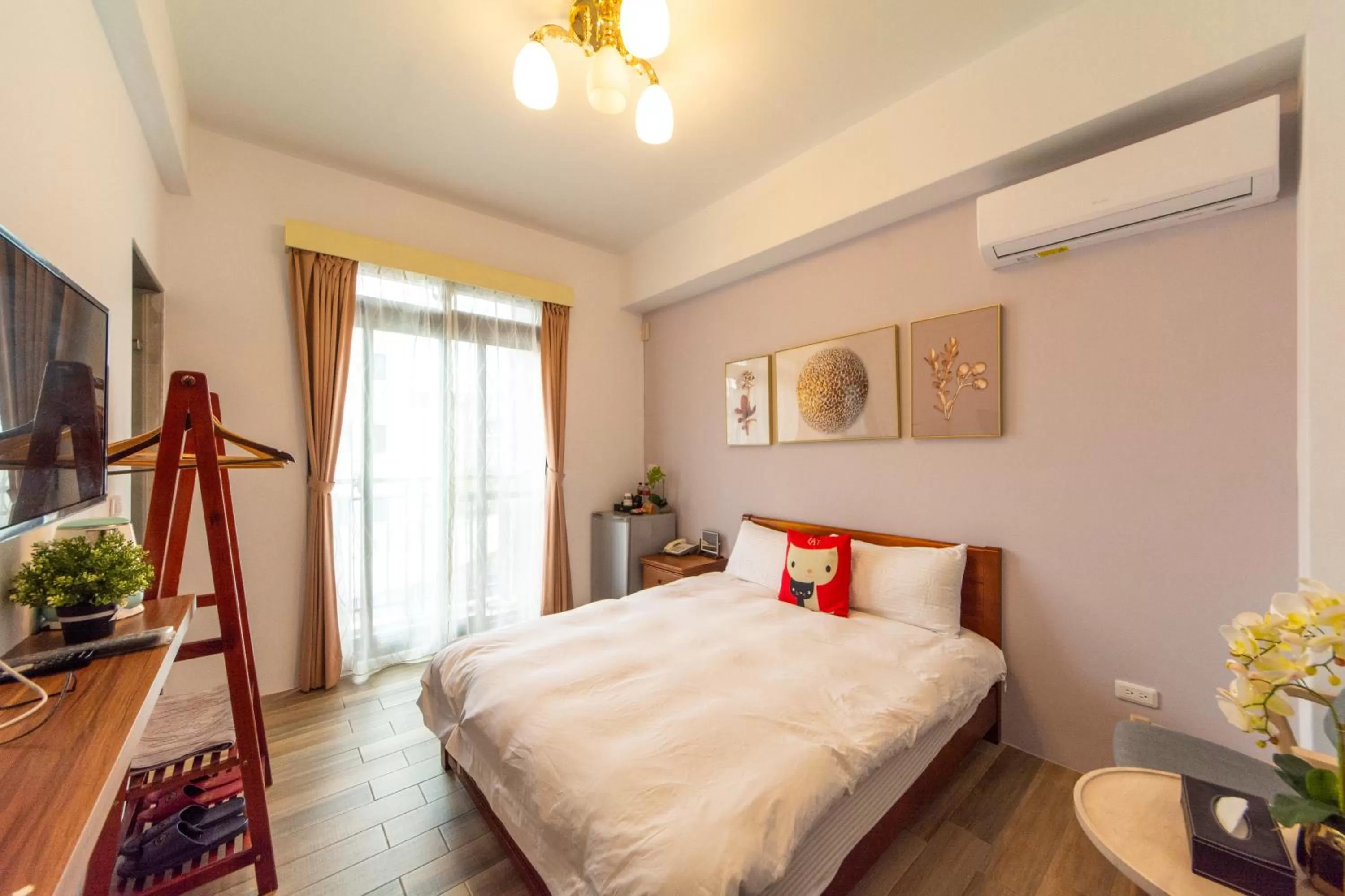 Decorative detail, Bed in Jinguann B&B