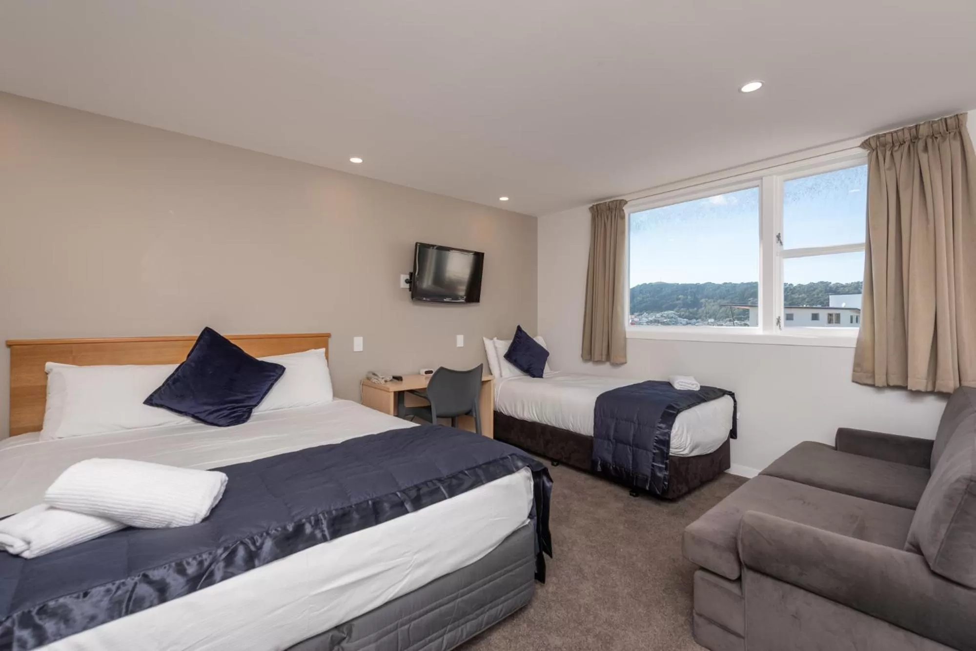 Bed in Capital View Motor Inn - Free Parking