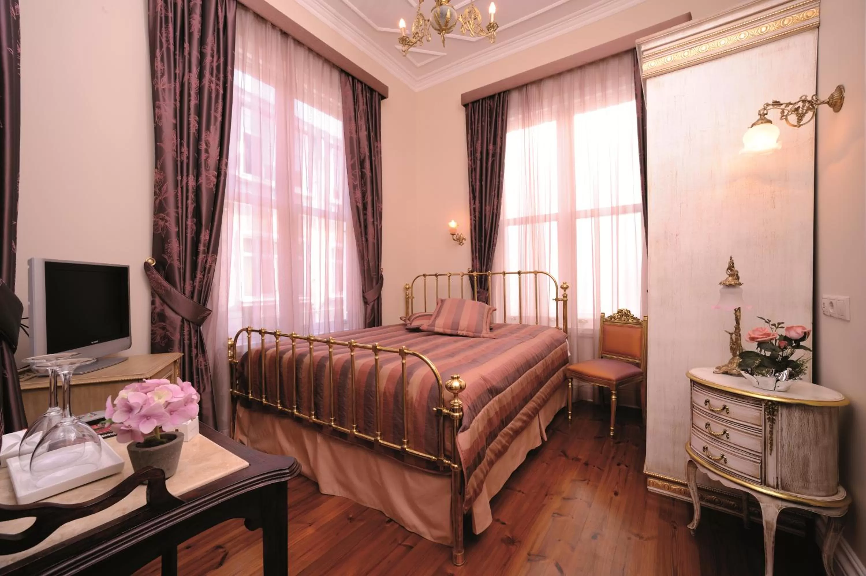 Photo of the whole room in Erten Konak