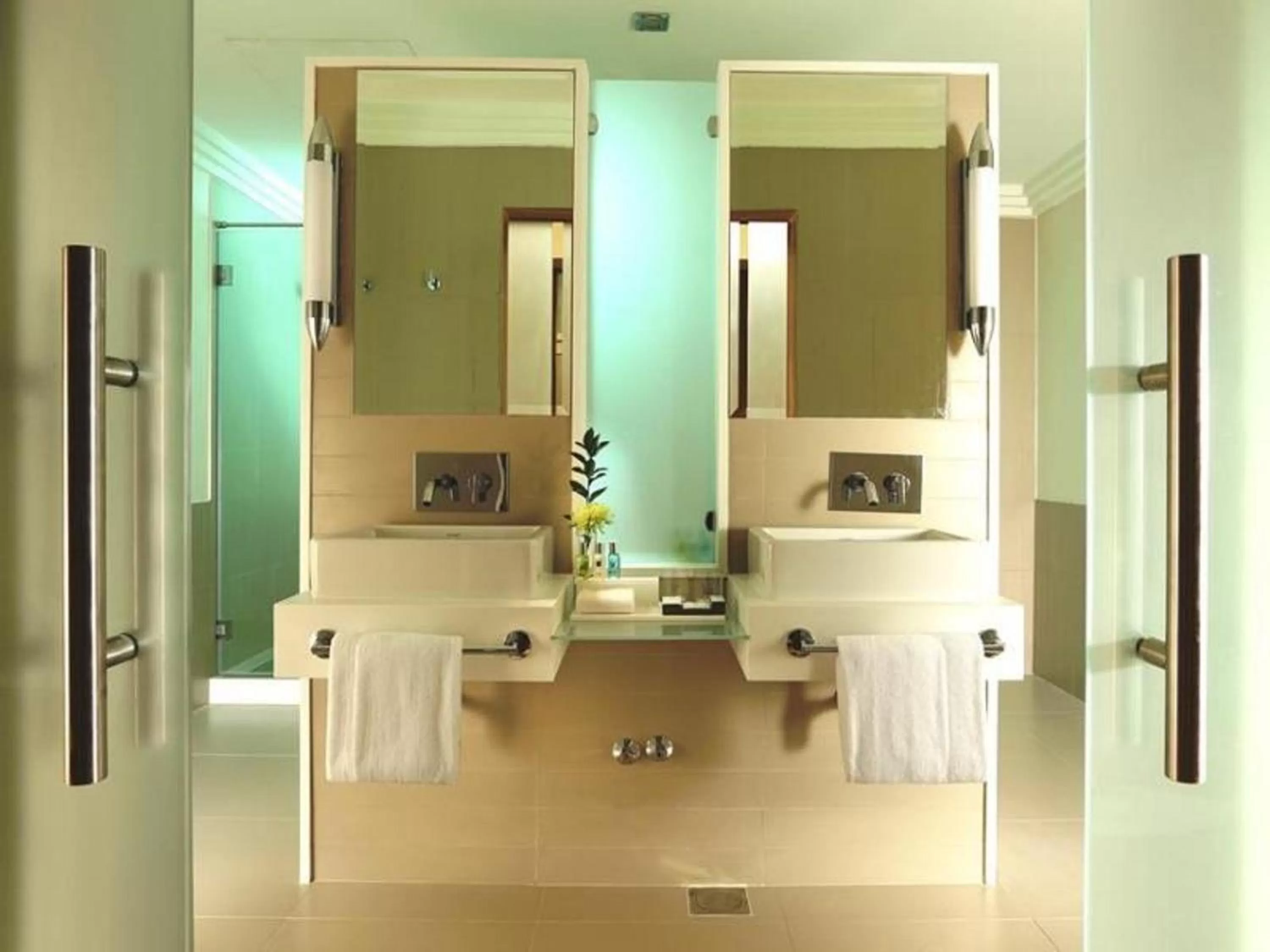 Bathroom in Millennium Airport Hotel Dubai