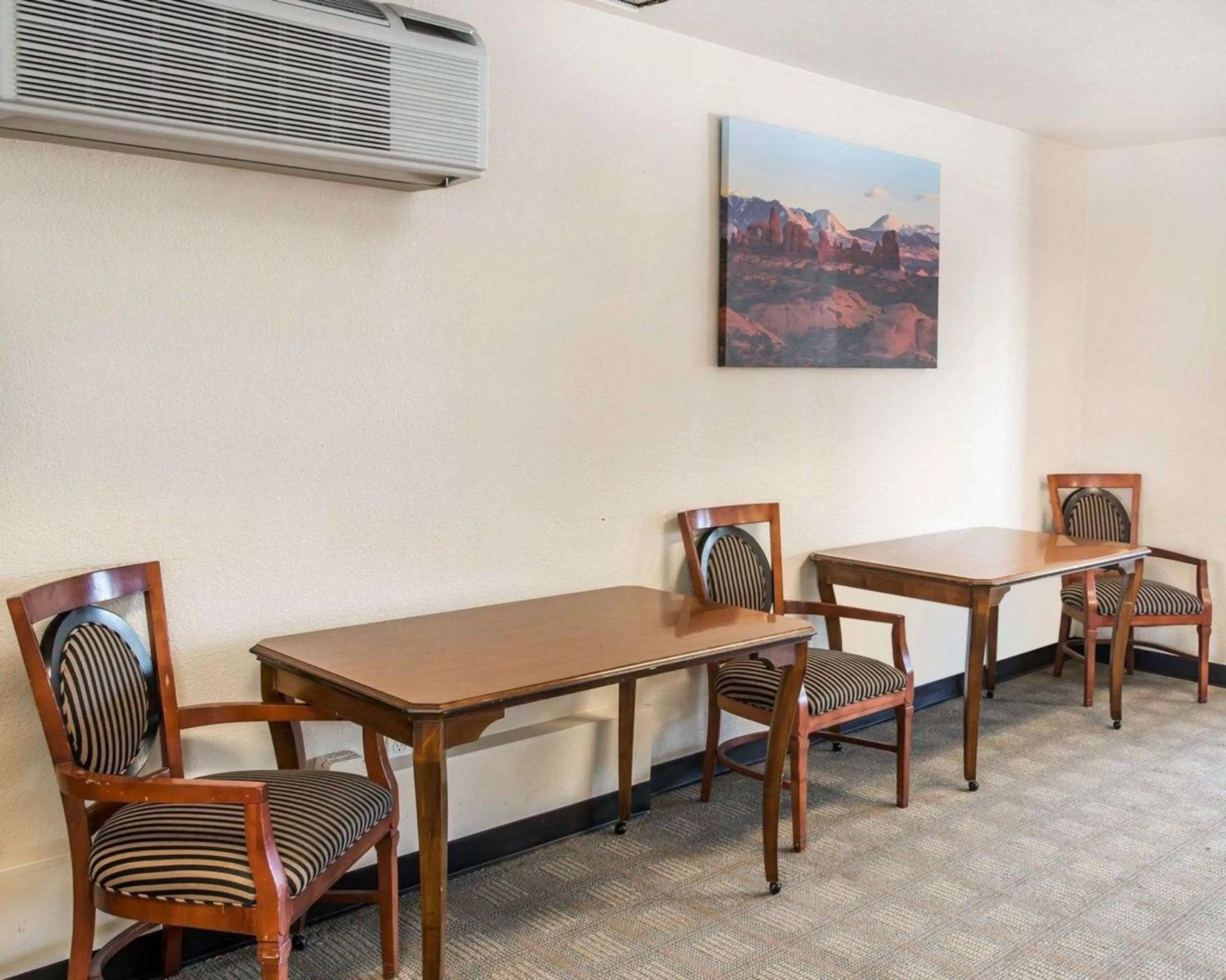 Restaurant/places to eat in Rodeway Inn Greeley