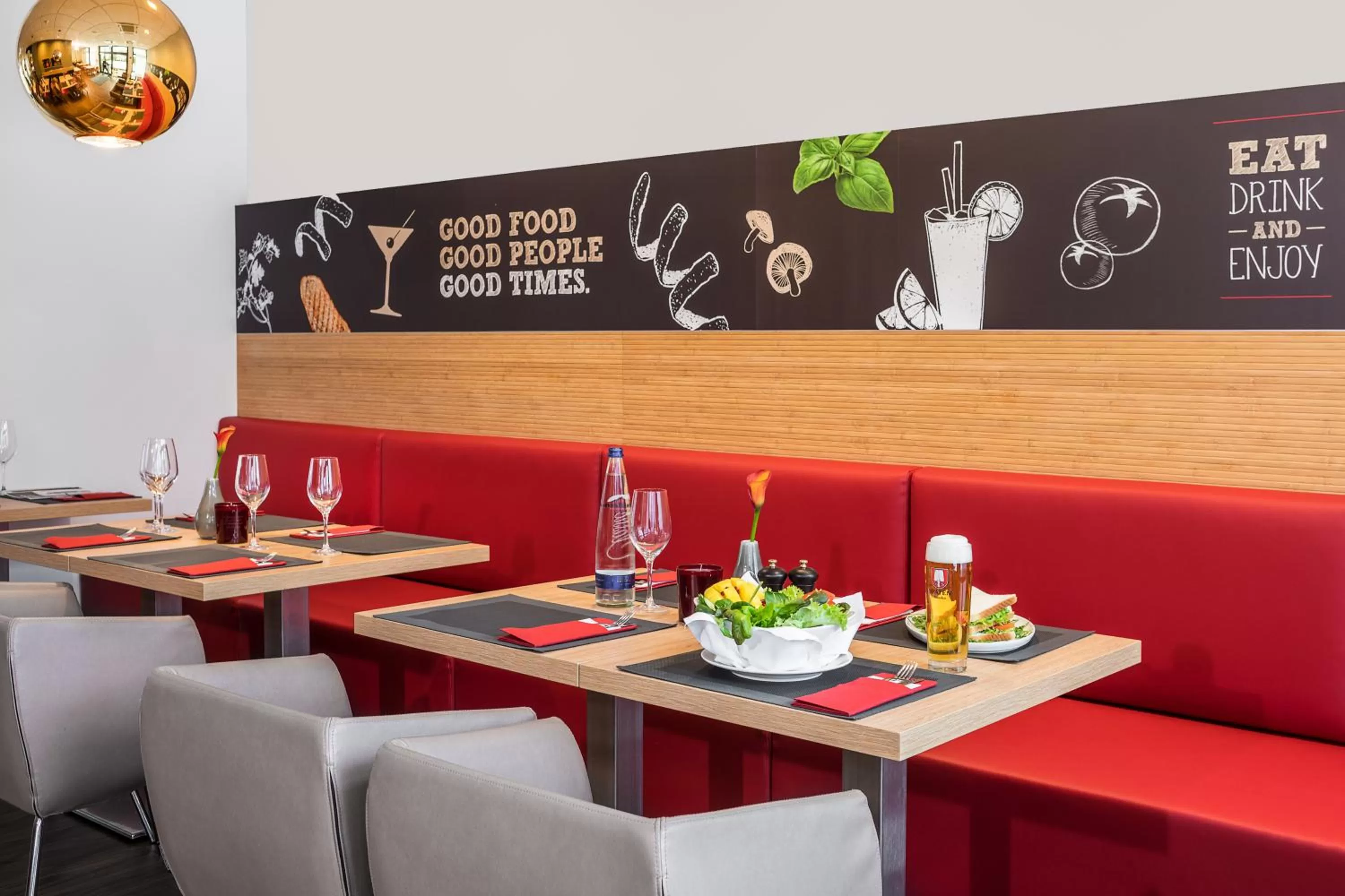 Lounge or bar in ibis München City Süd