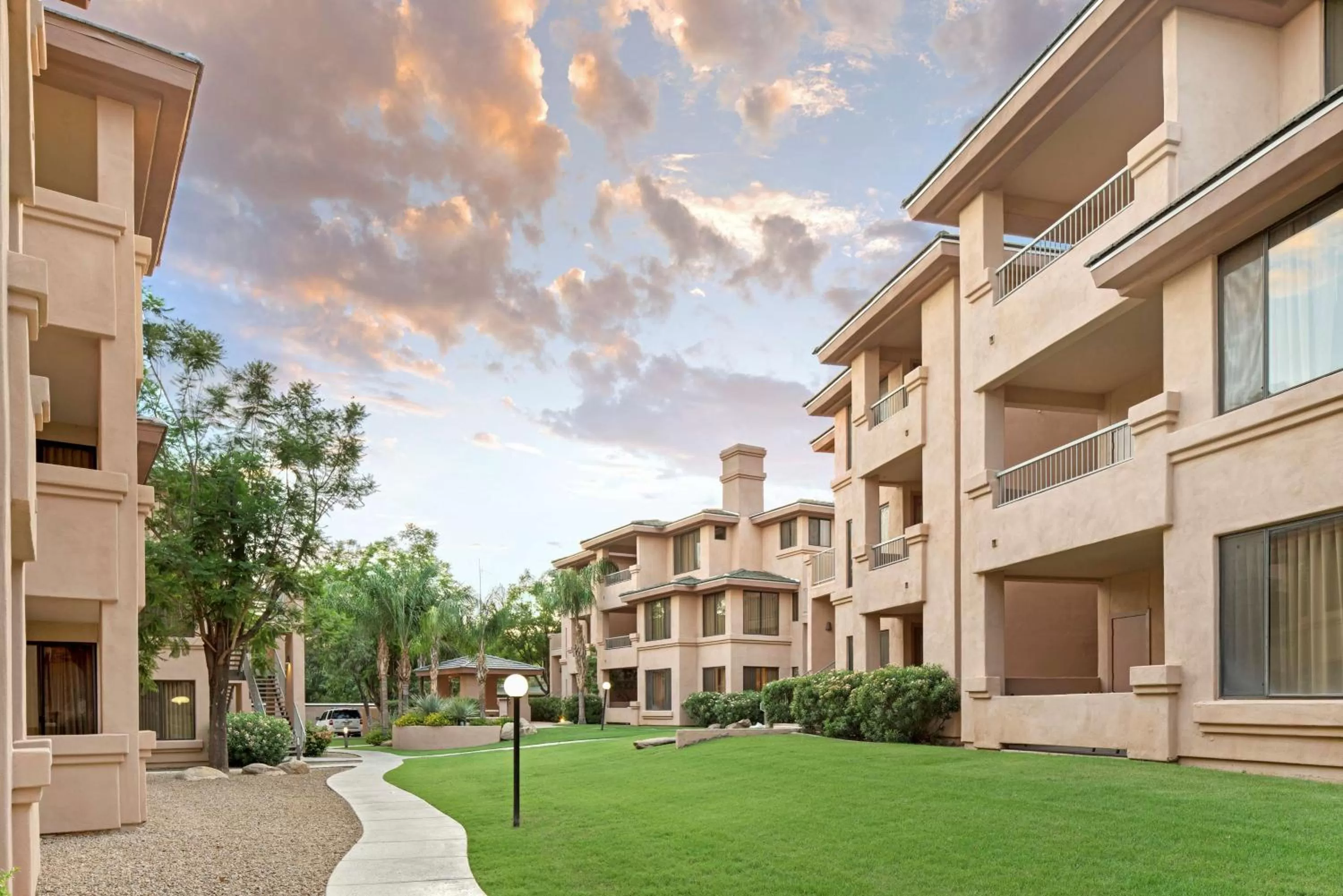 Property building in Hilton Vacation Club Scottsdale Links Resort