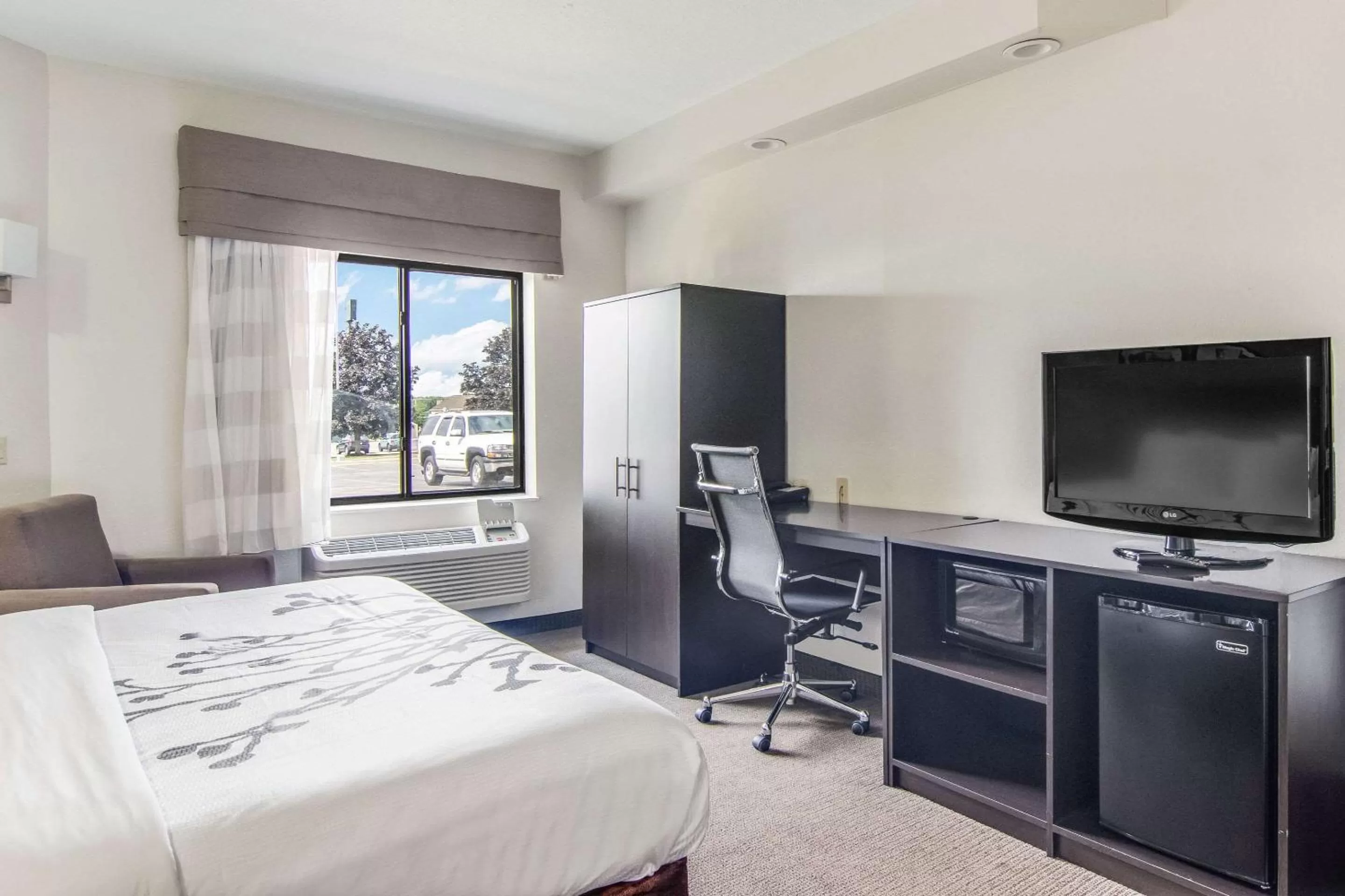 Photo of the whole room, Bed in Sleep Inn Austintown - Youngstown, West