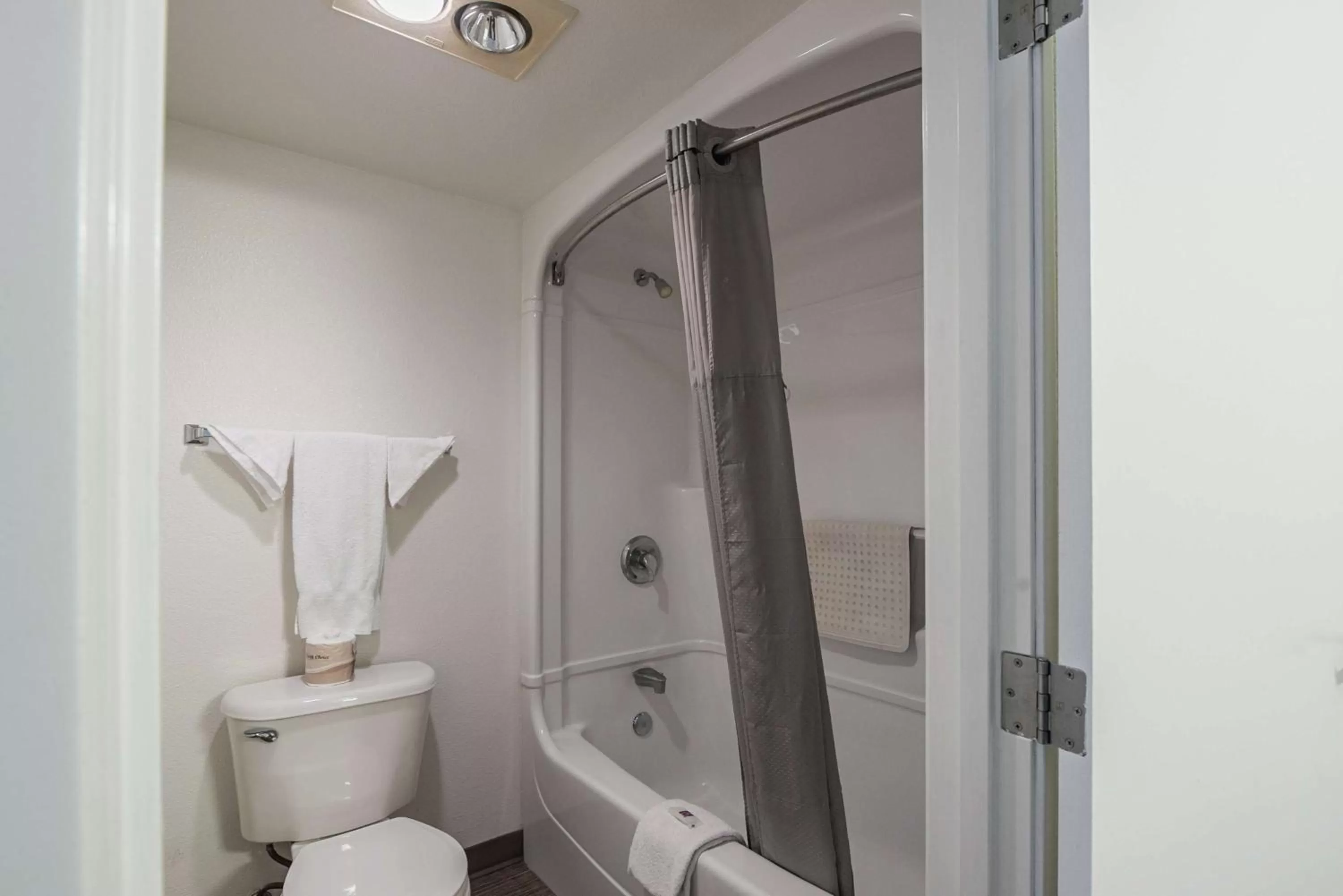 Photo of the whole room in Motel 6-Fallon, NV