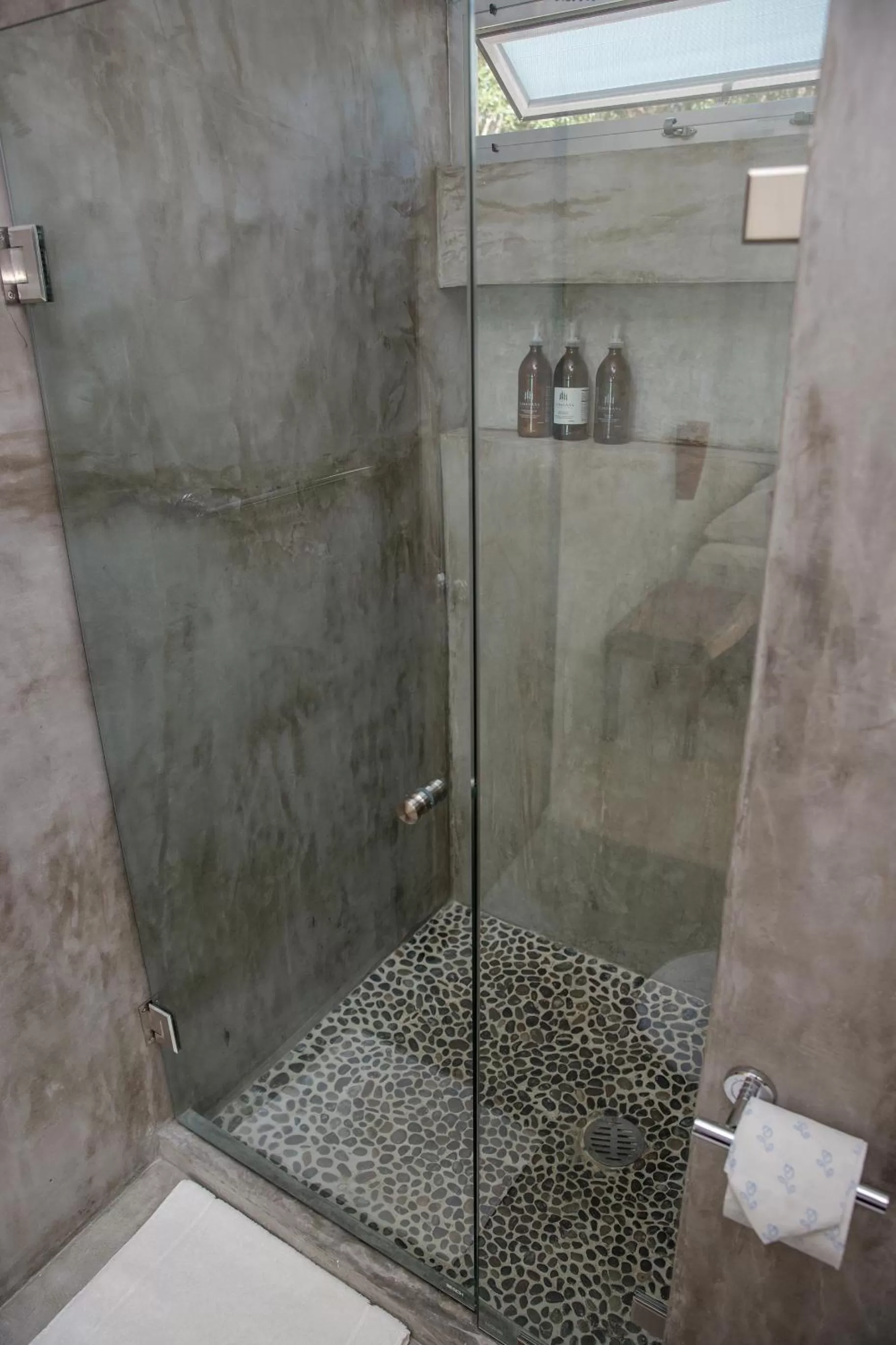 Shower in Villas H2O