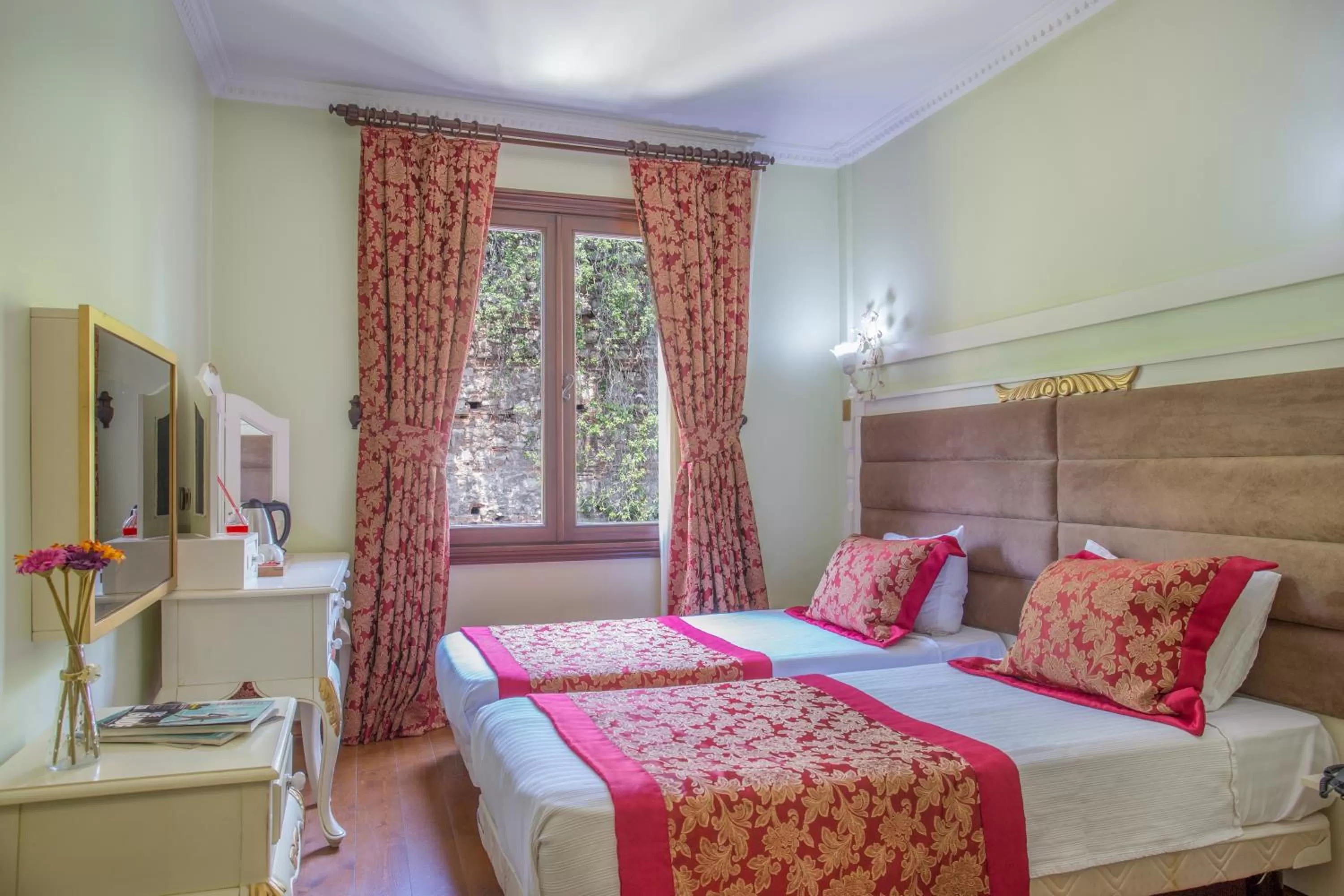 Bed in Sphendon Hotel