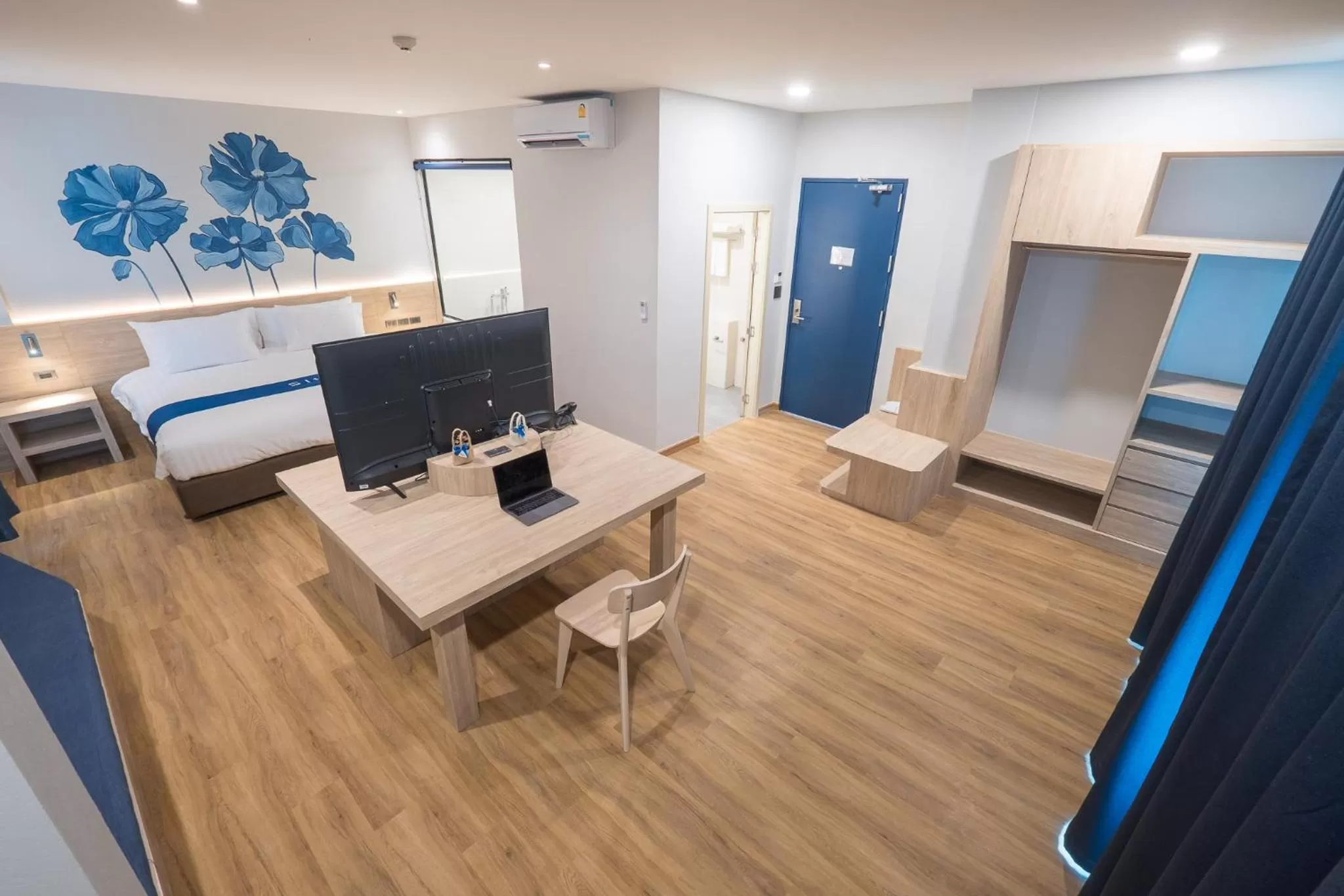 TV and multimedia in Siri regent Hotel