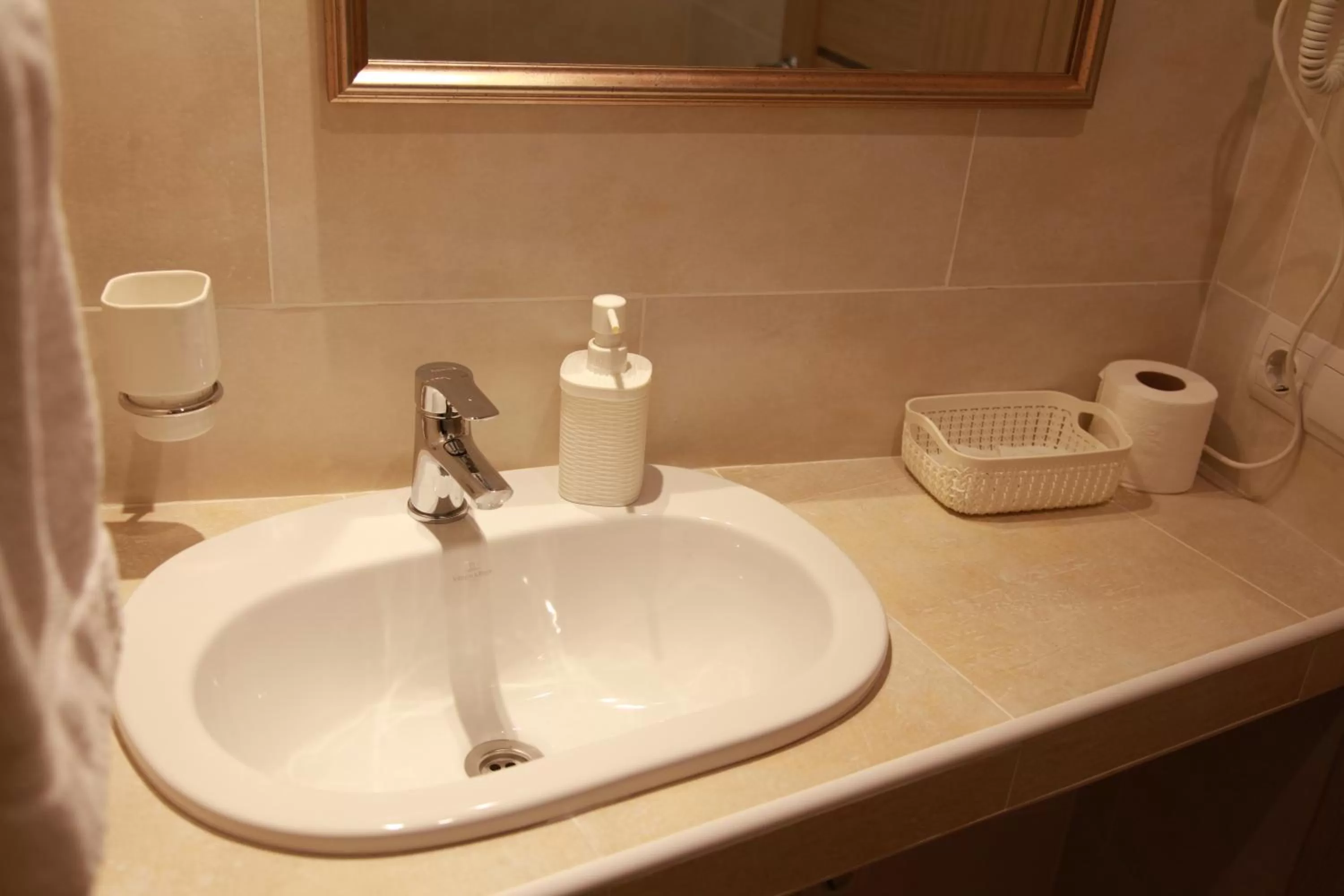 WINE & ROSE BOUTIQUE HOTEL