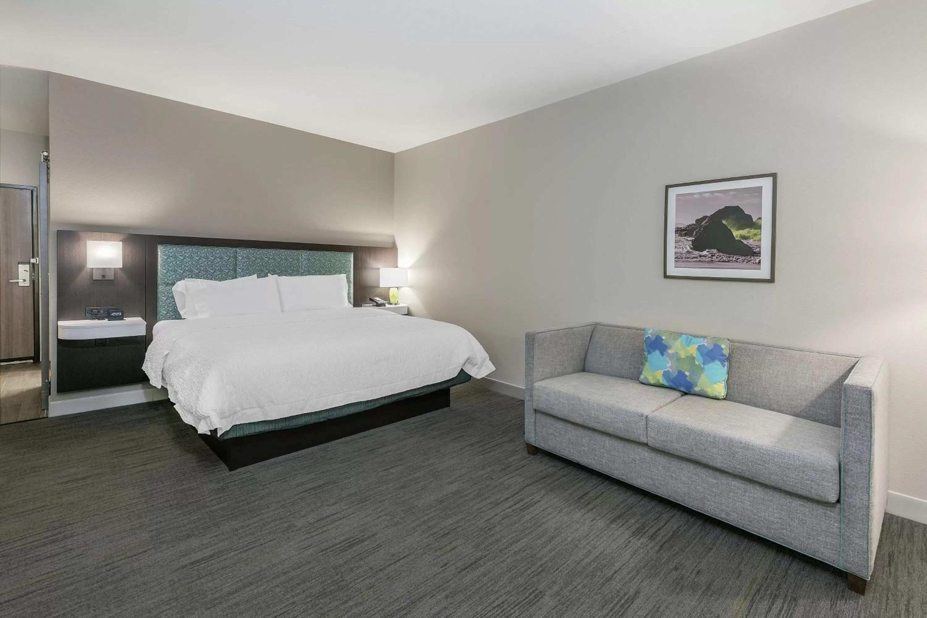 Living room, Bed in Hampton Inn & Suites By Hilton-Corpus Christi Portland,Tx