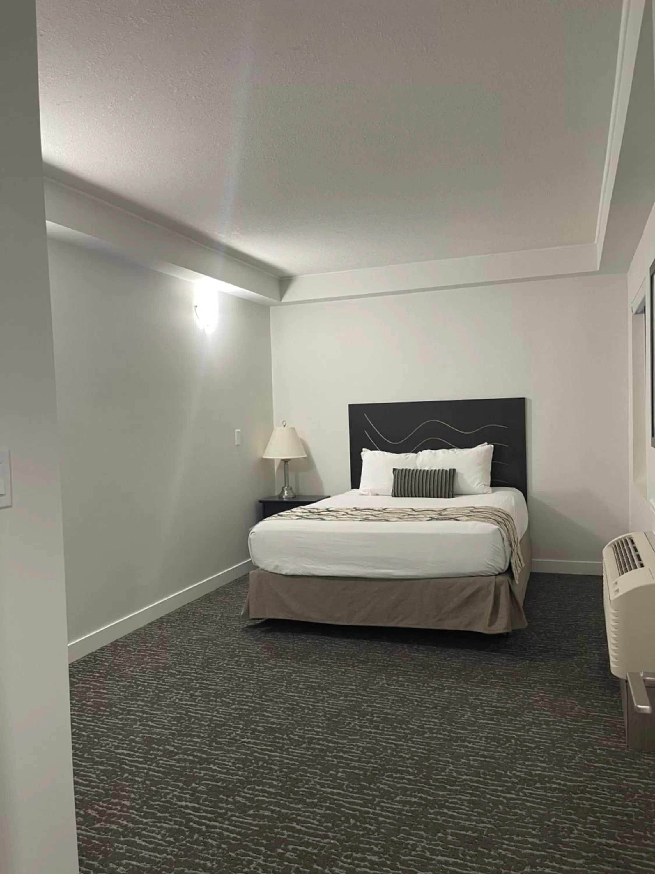 Bedroom, Bed in Radisson Hotel & Conference Centre Edmonton