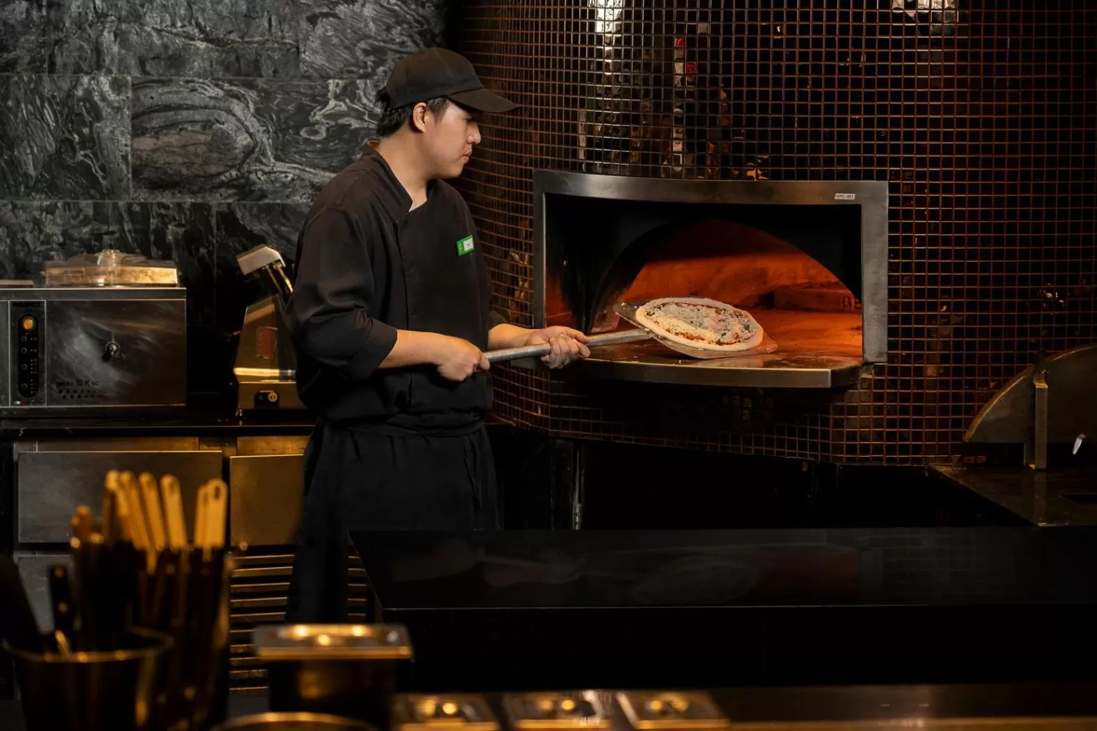 Restaurant/places to eat in Holiday Inn & Suites Rayong City Centre by IHG