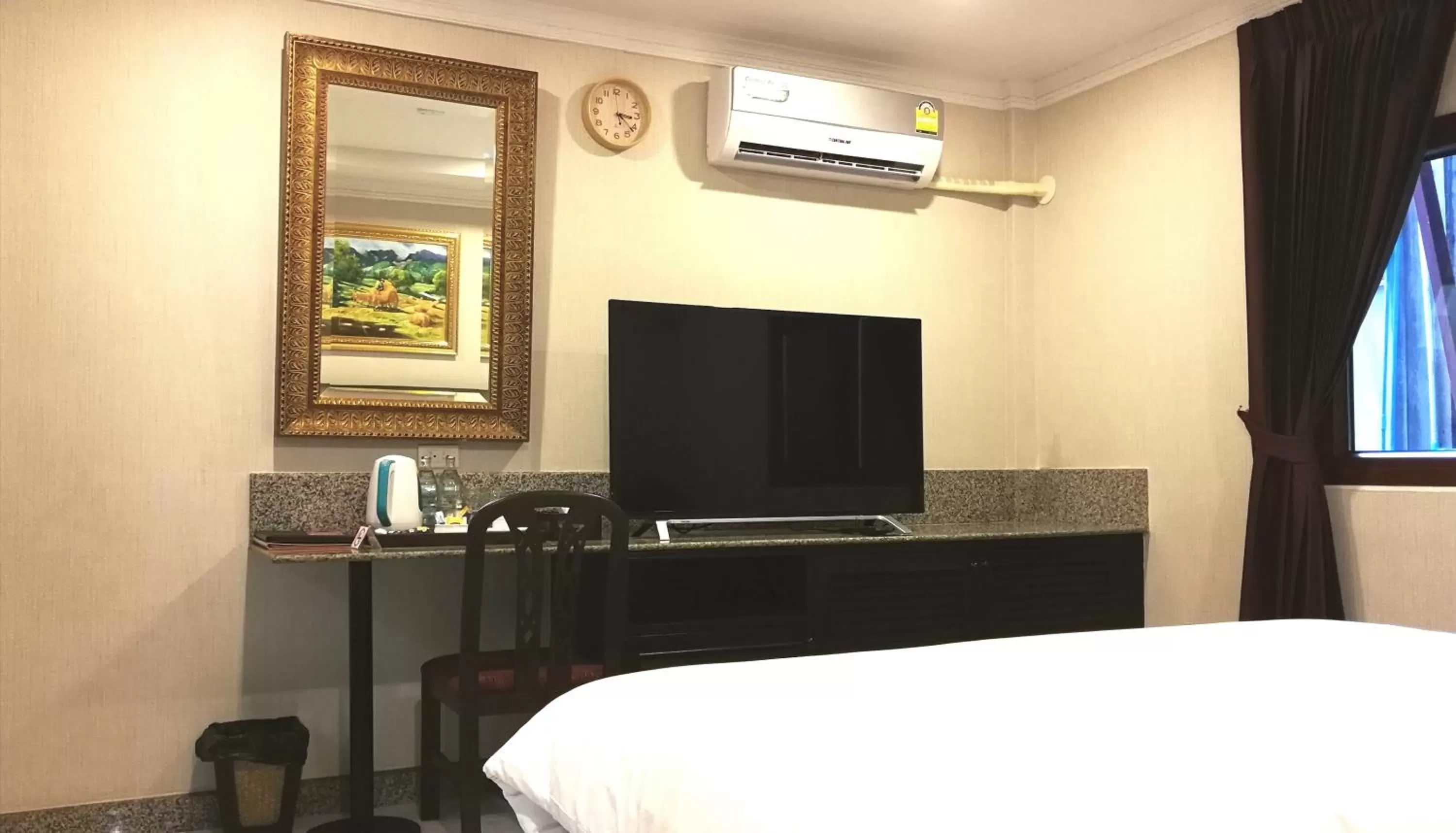 TV and multimedia, Bed in The Ambiance Hotel
