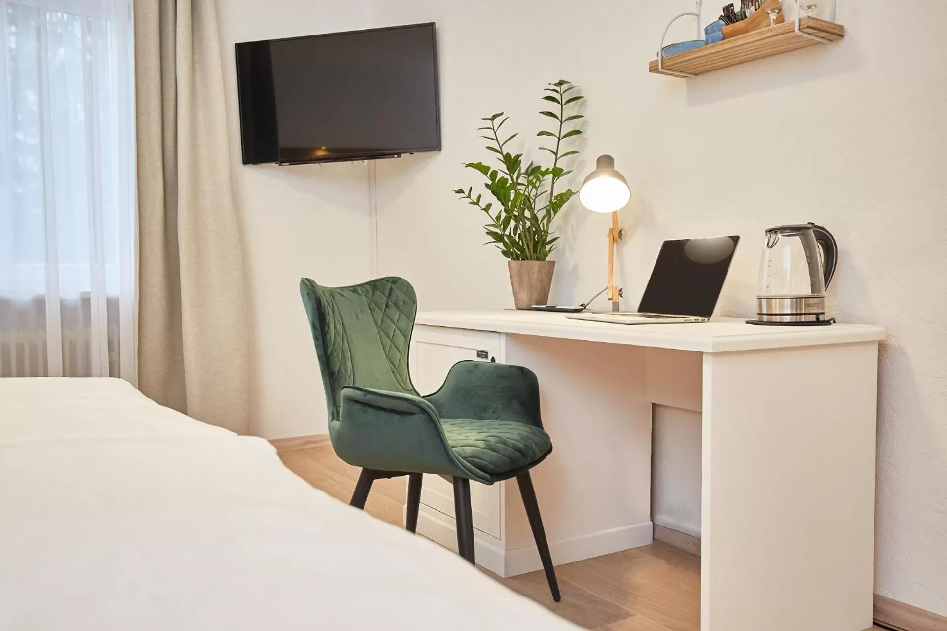 TV and multimedia, Bed in Zum Fischer am See ***S