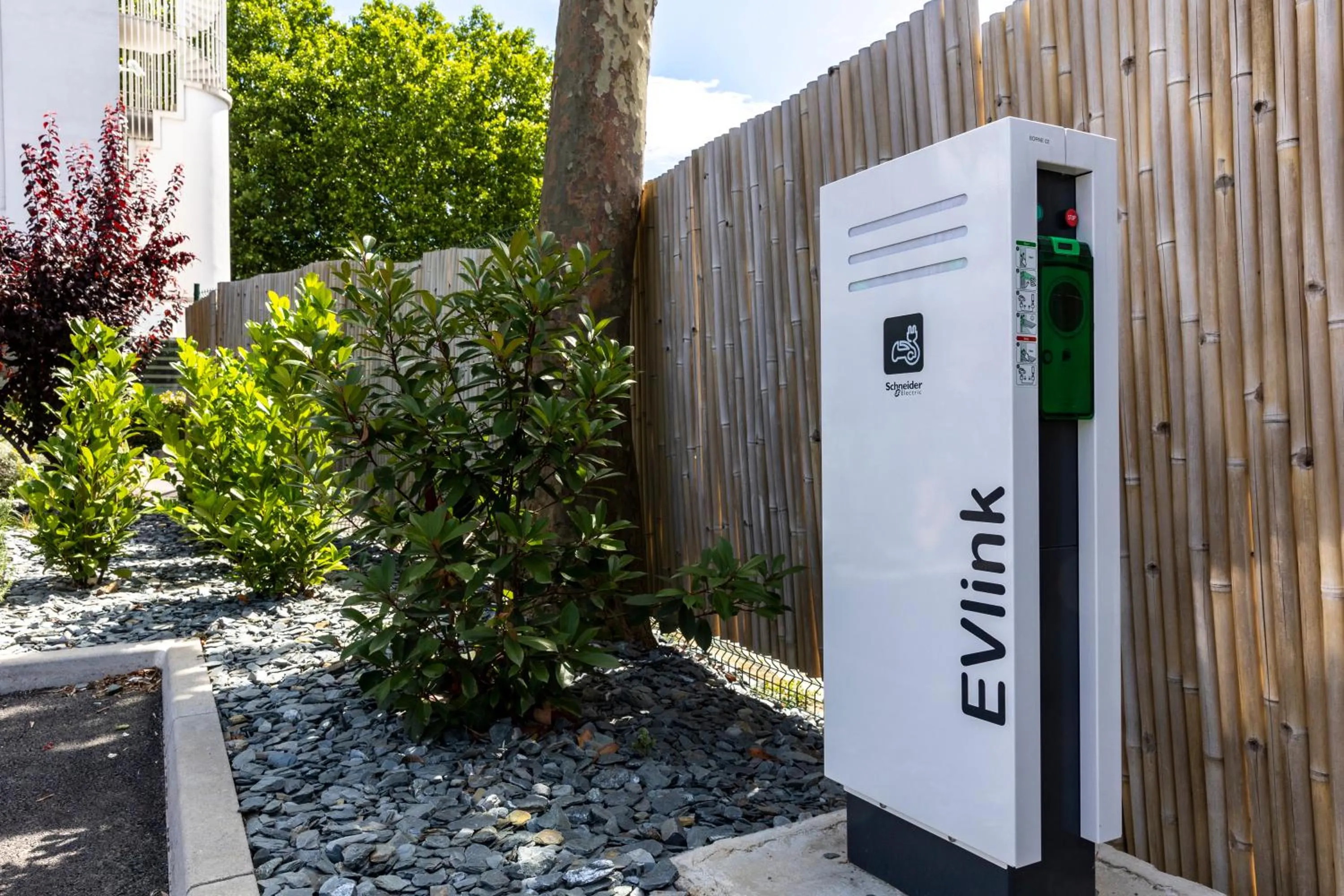 Parking in Kyriad Paris Ouest - Colombes